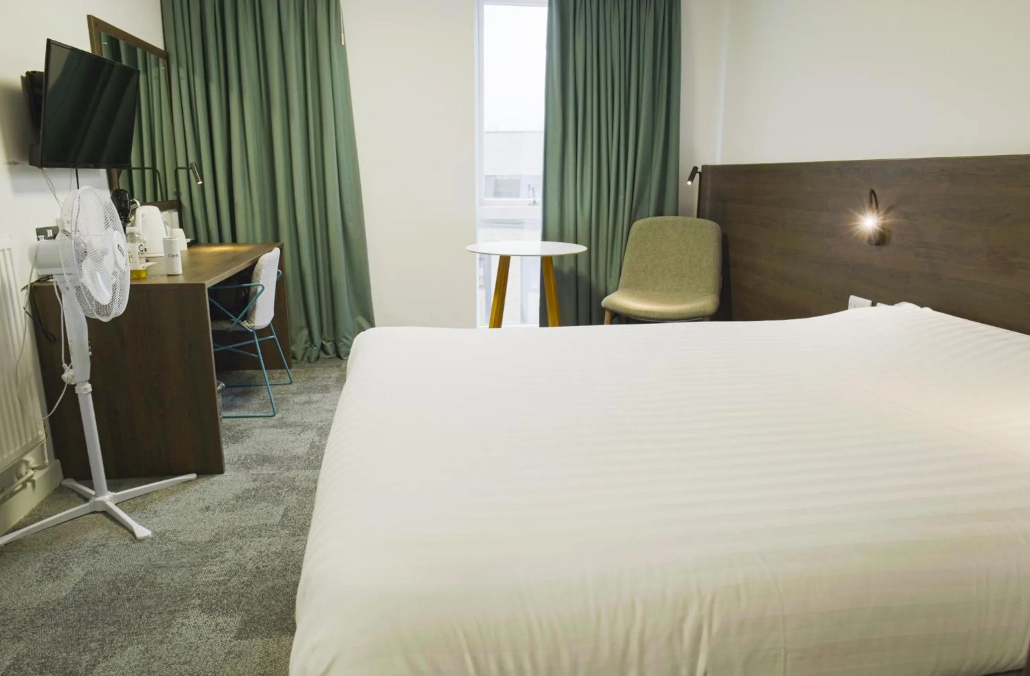 Bedroom, Bed in Sunley Hotel