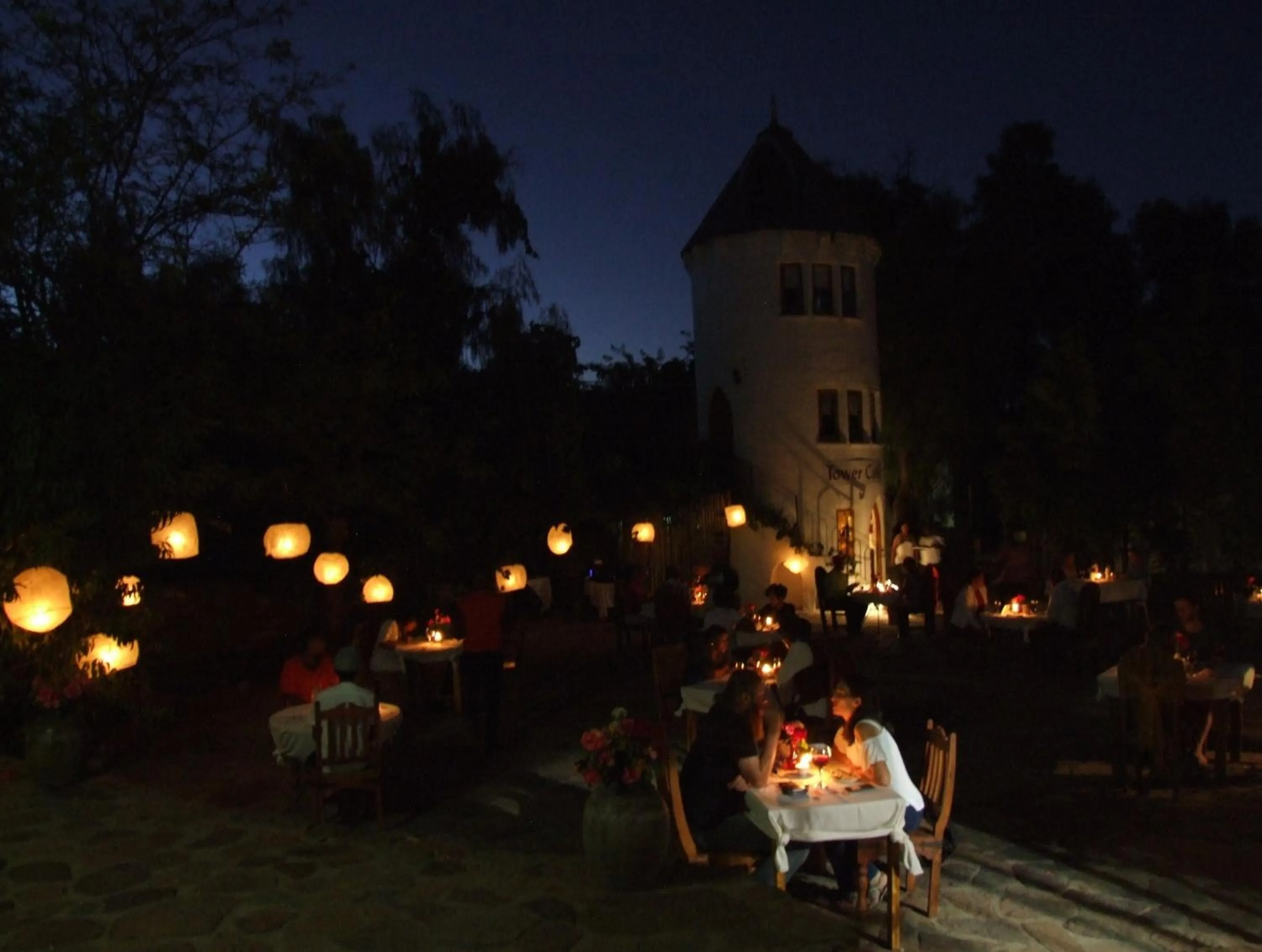 Restaurant/places to eat in Bethesda Tower Accommodation