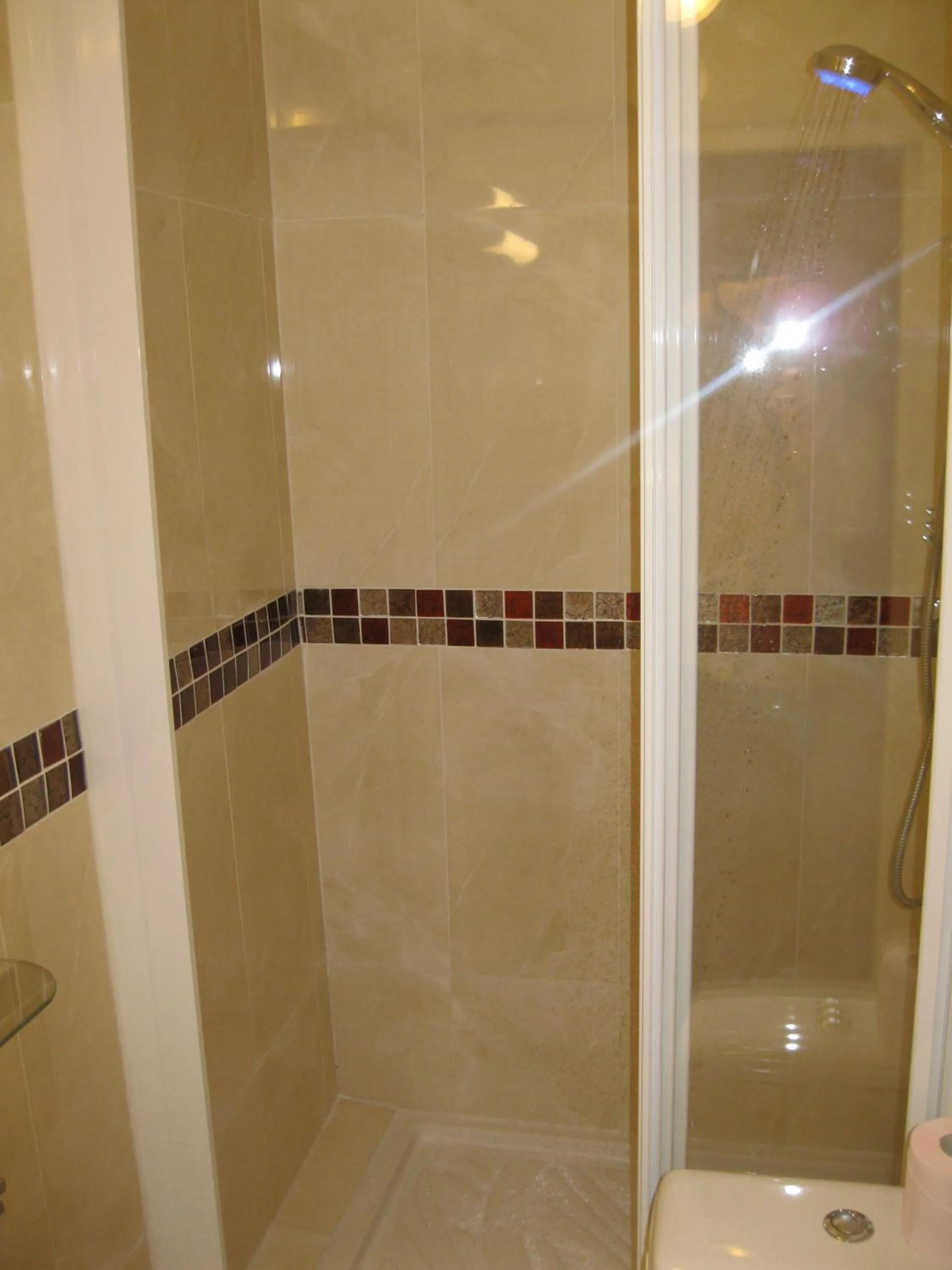 Bathroom in Le Nouvel Hôtel du Théâtre