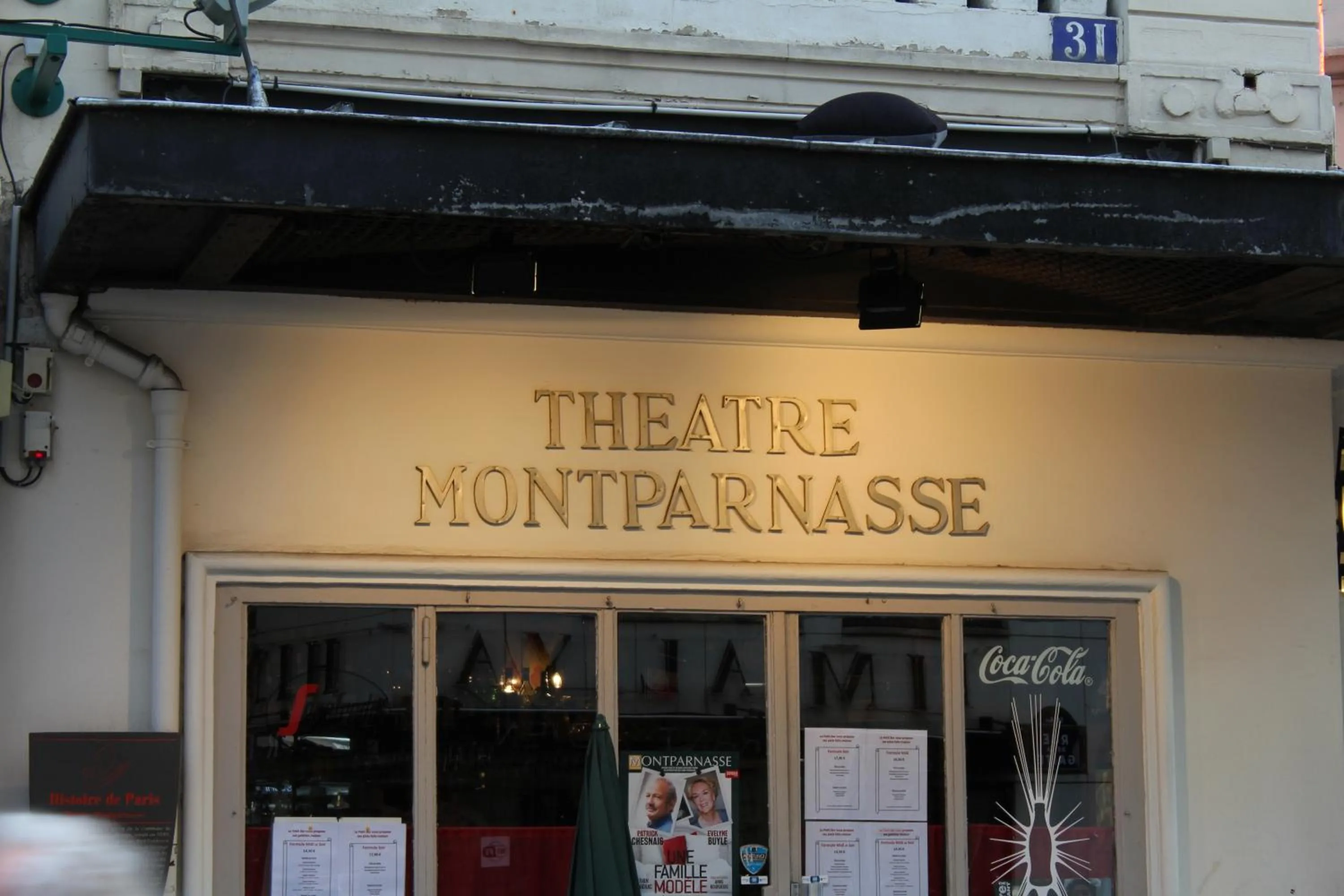 Entertainment in Le Nouvel Hôtel du Théâtre