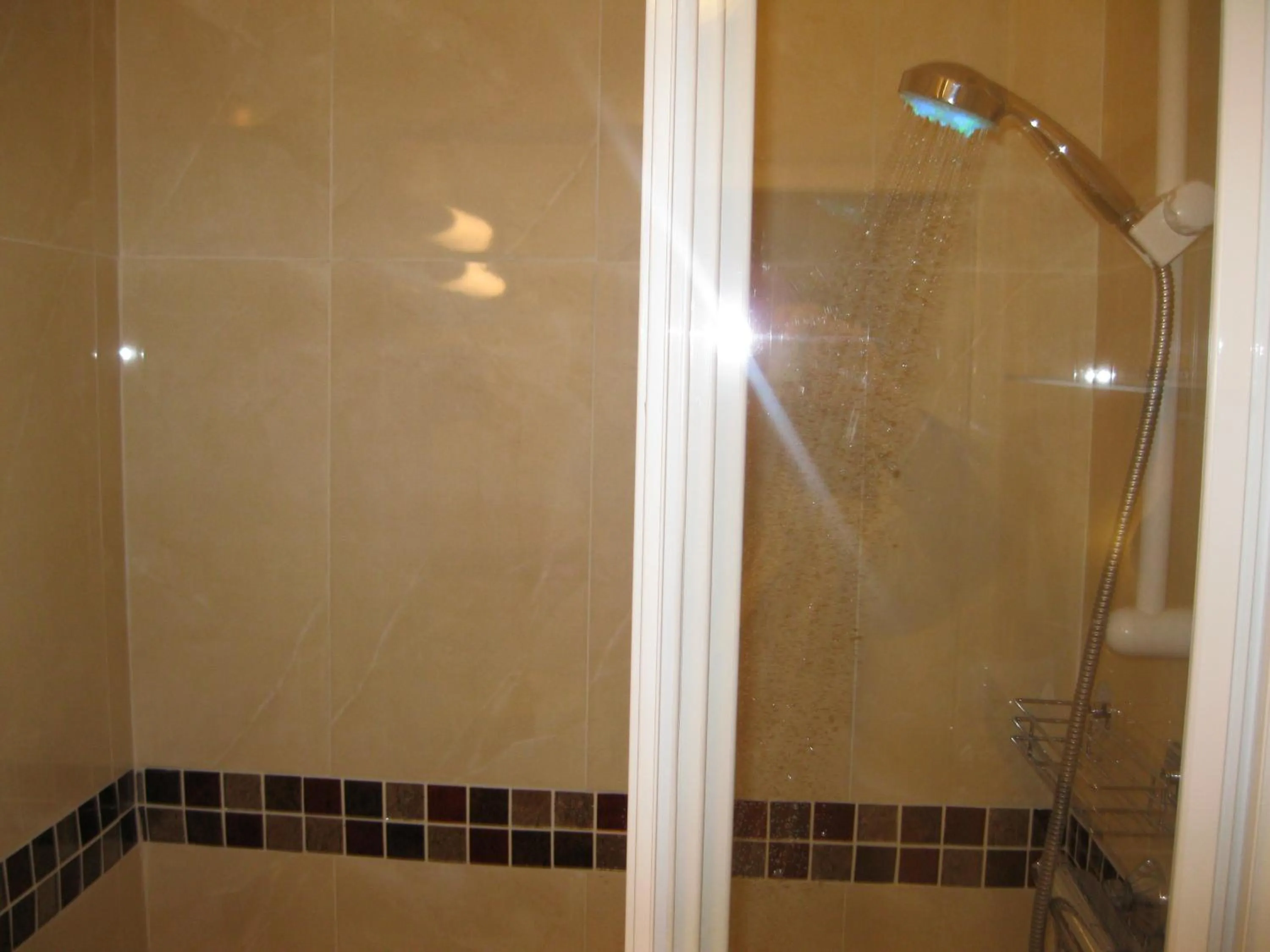 Bathroom in Le Nouvel Hôtel du Théâtre