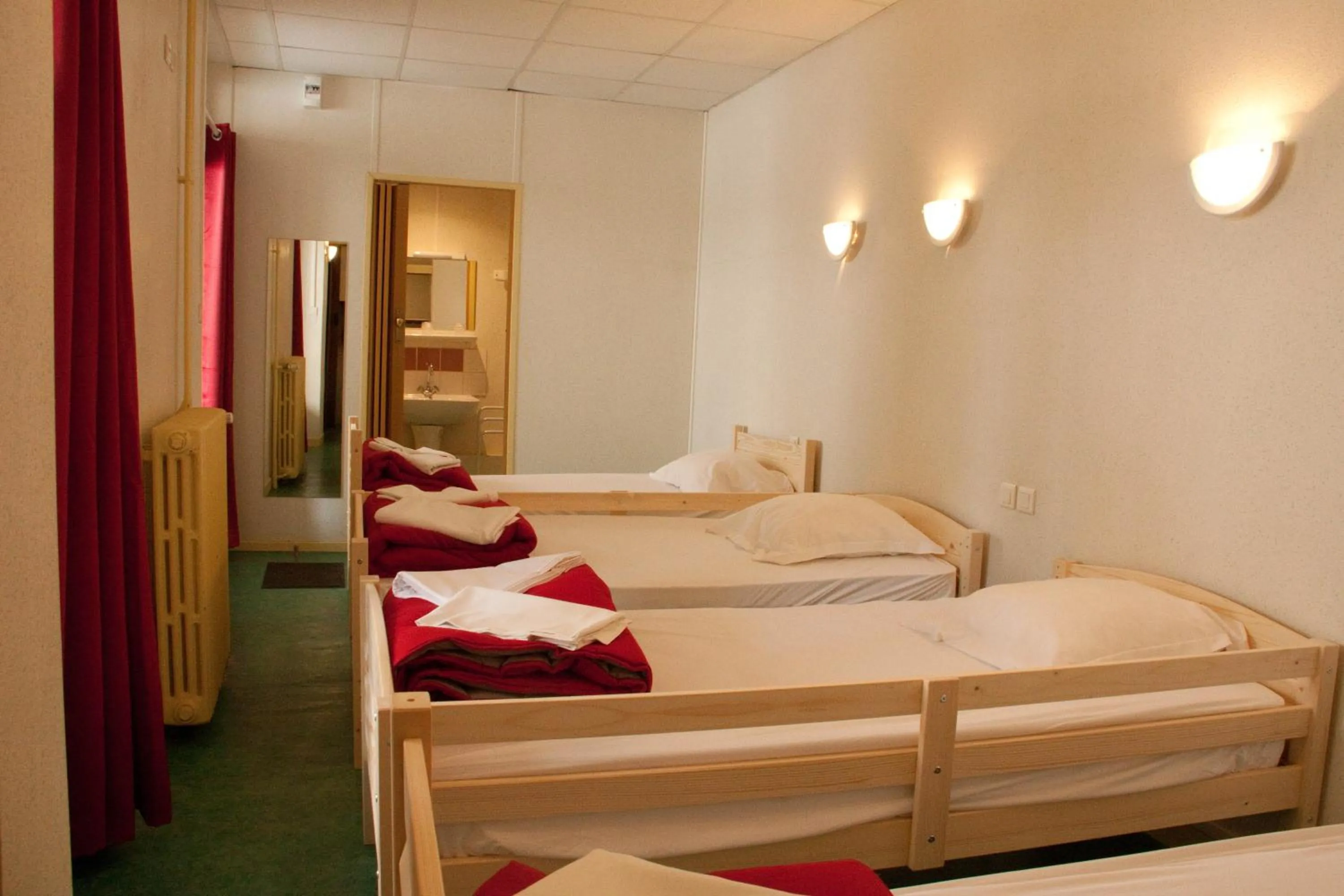 Photo of the whole room, Bed in Hébergement Artense