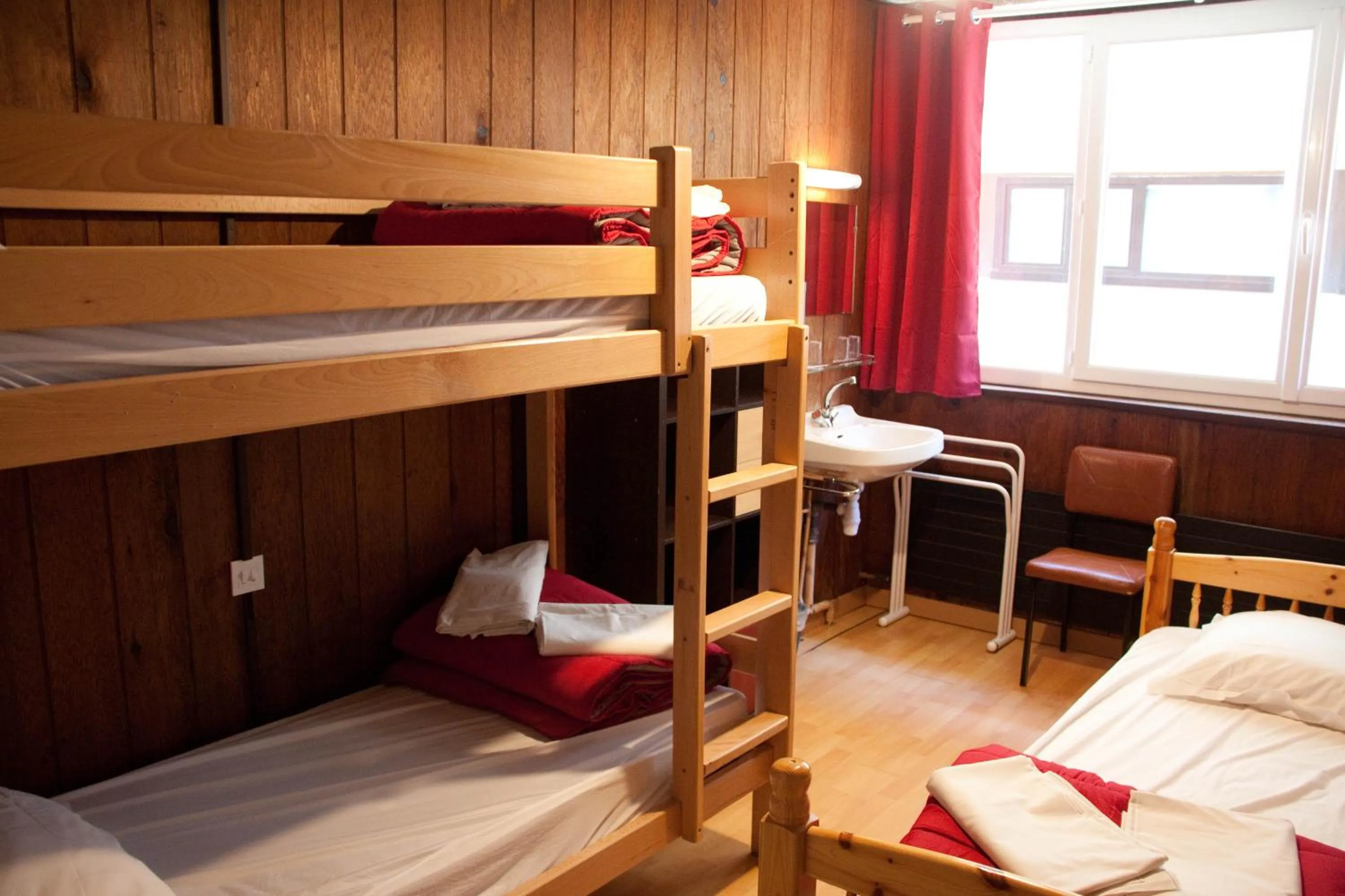 bunk bed, Bed in Hébergement Artense
