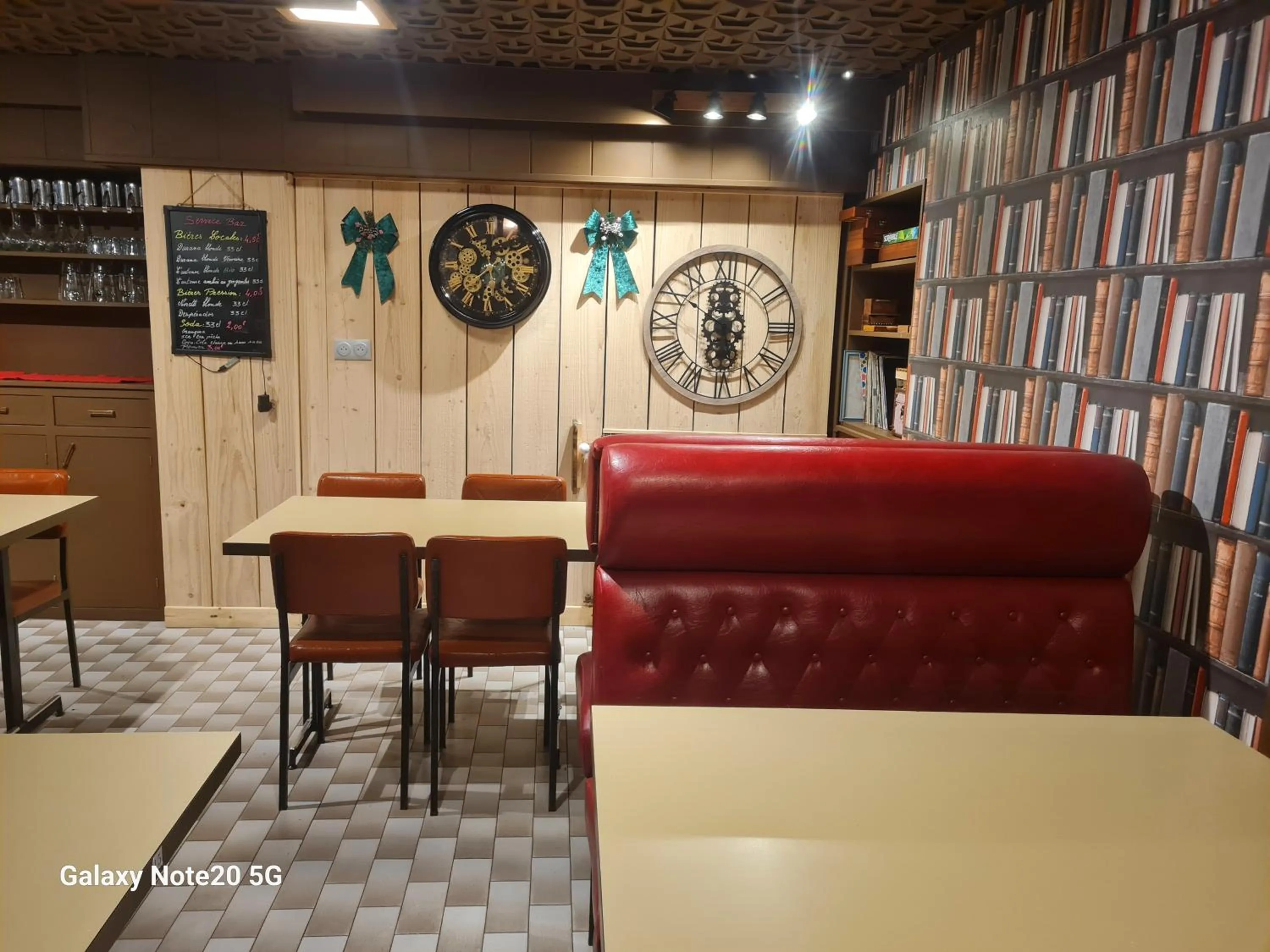 Communal lounge/ TV room in Hébergement Artense