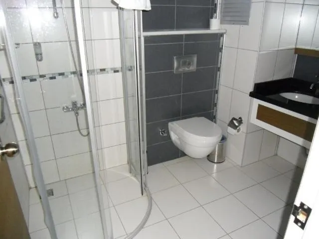 Shower in Venessa Beach Hotel