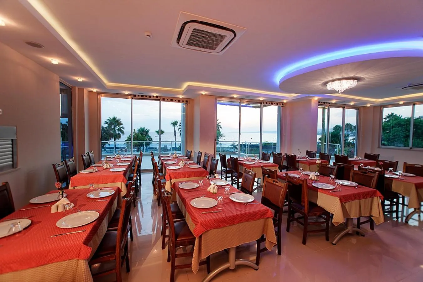 Restaurant/places to eat in Venessa Beach Hotel