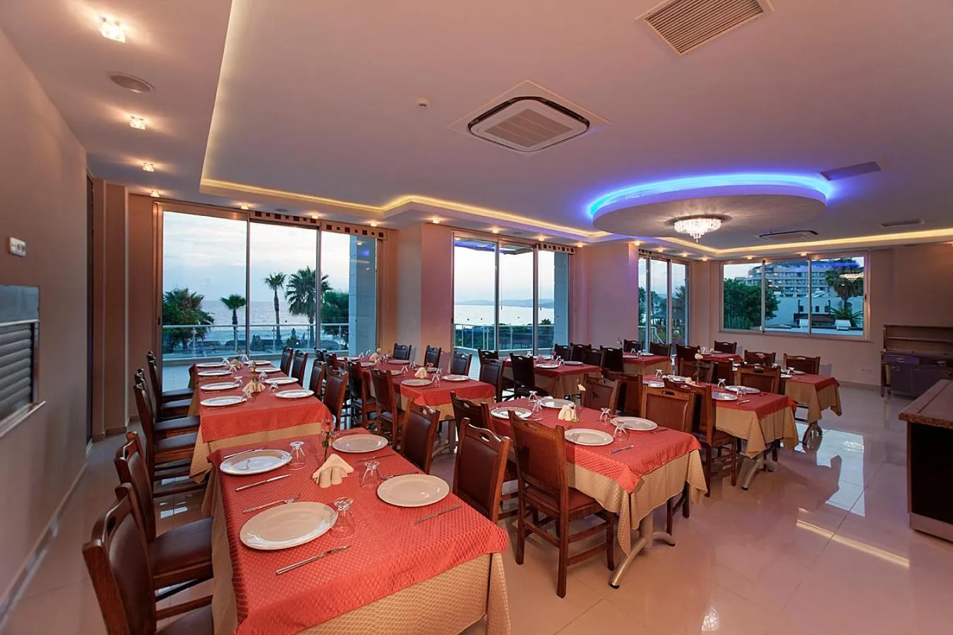 Restaurant/places to eat in Venessa Beach Hotel