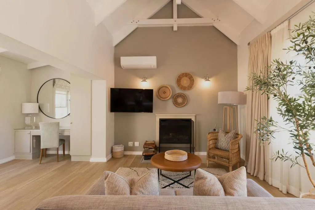 TV and multimedia in Lavender Farm Boutique Guest House