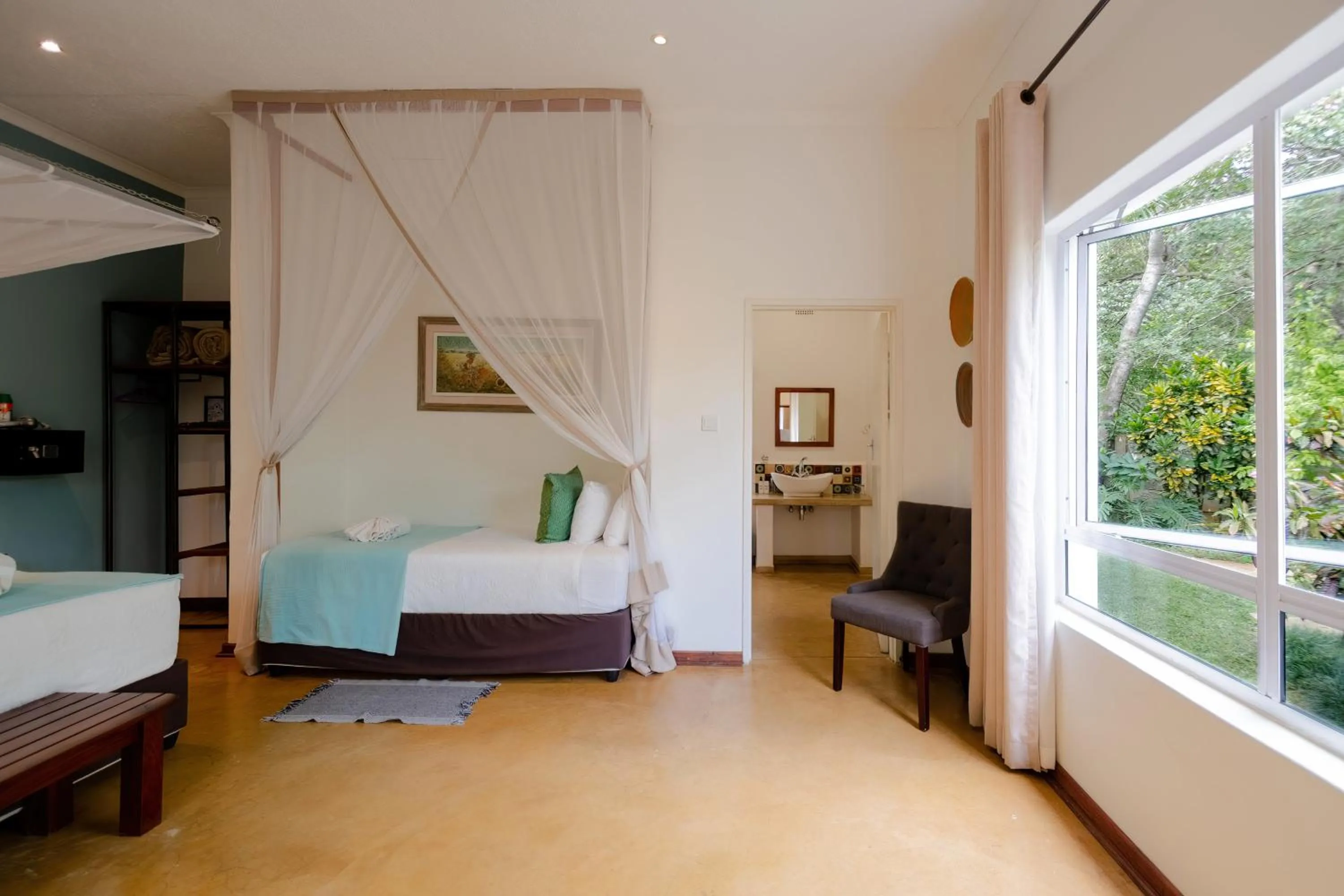 Bedroom, Bed in PheZulu Guest Lodge