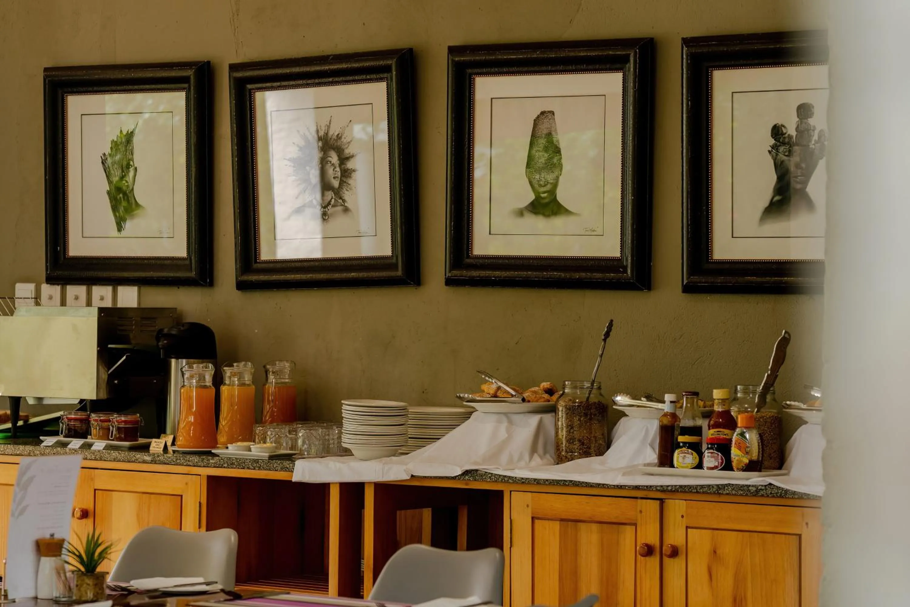 Breakfast in PheZulu Guest Lodge