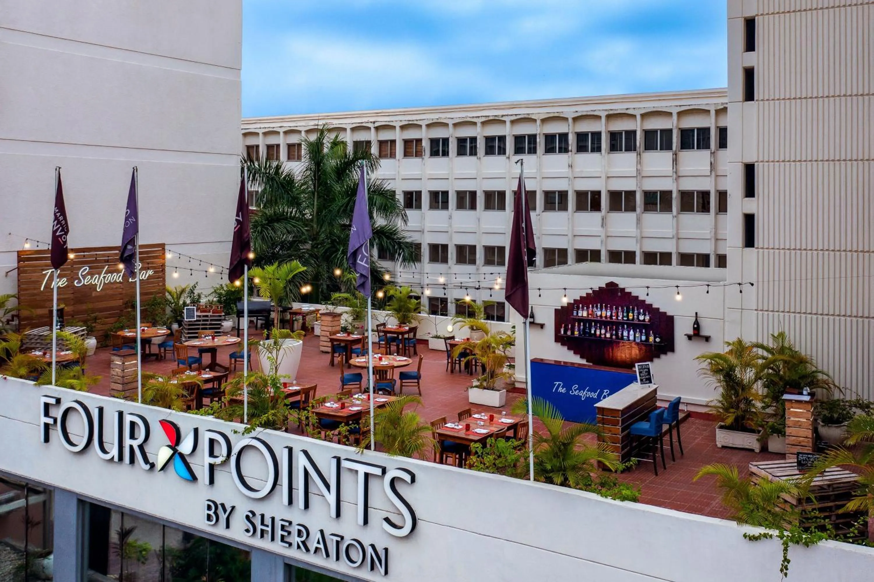 Lounge or bar in Four Points by Sheraton Dar es Salaam New Africa