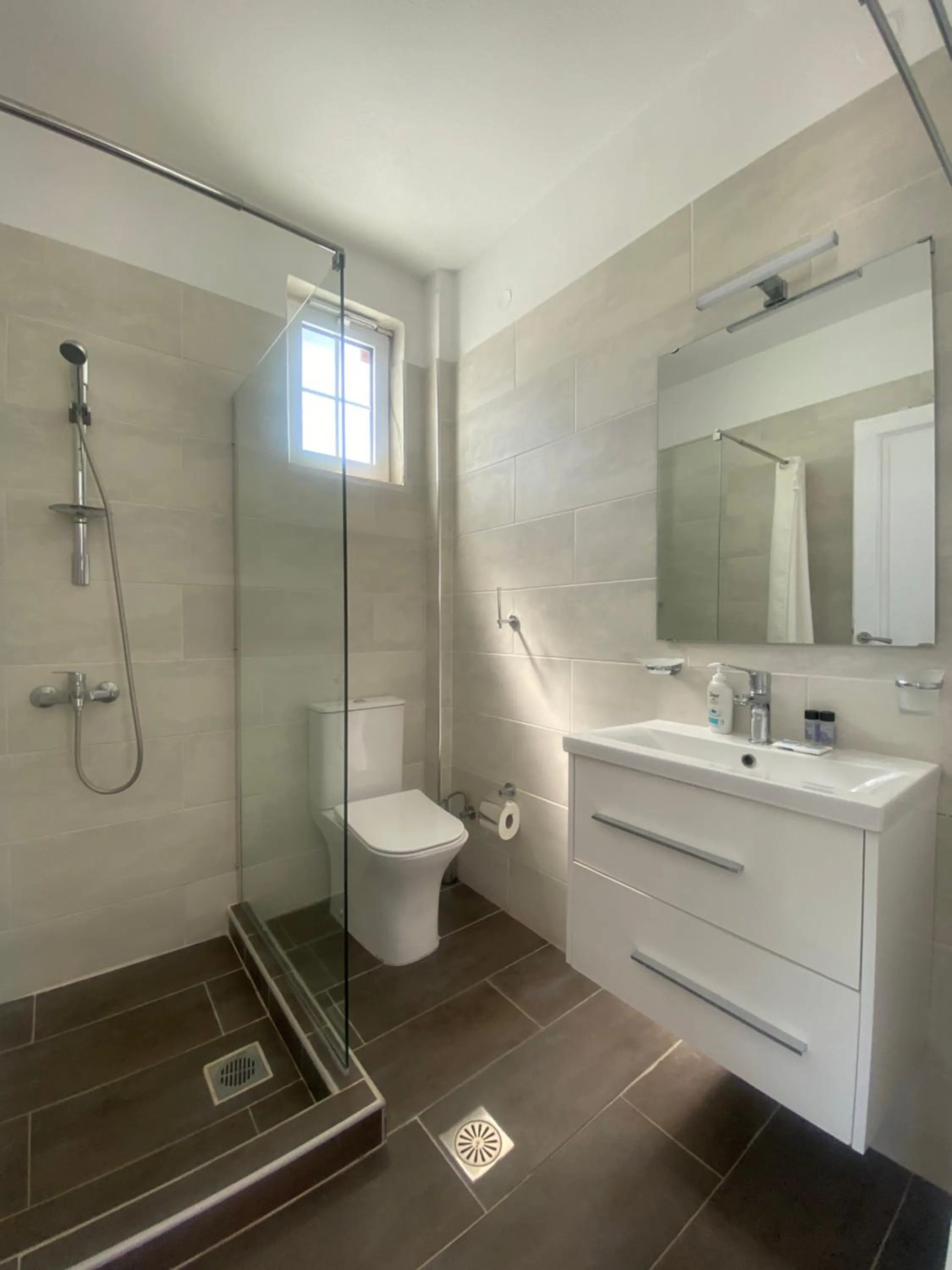 Bathroom in Blue Dolphin Studios and Apartment