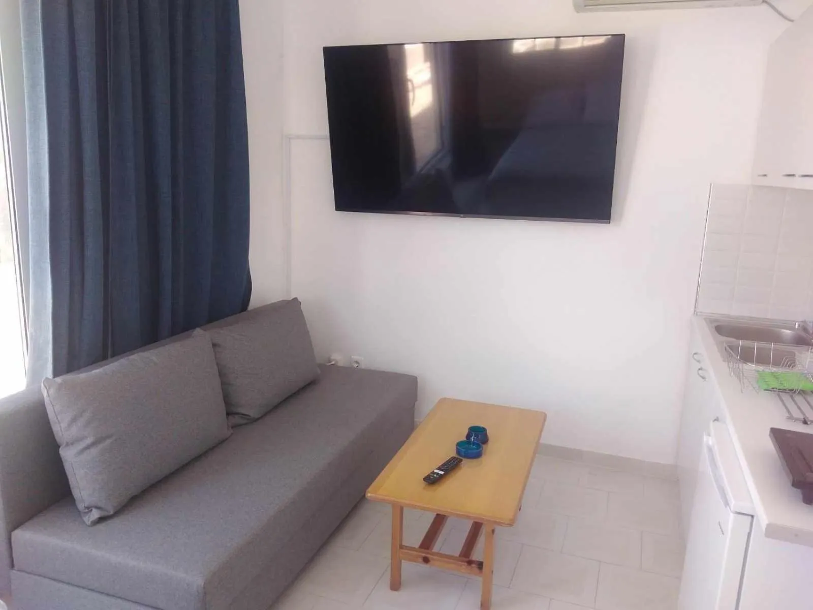TV and multimedia in Blue Dolphin Studios and Apartment
