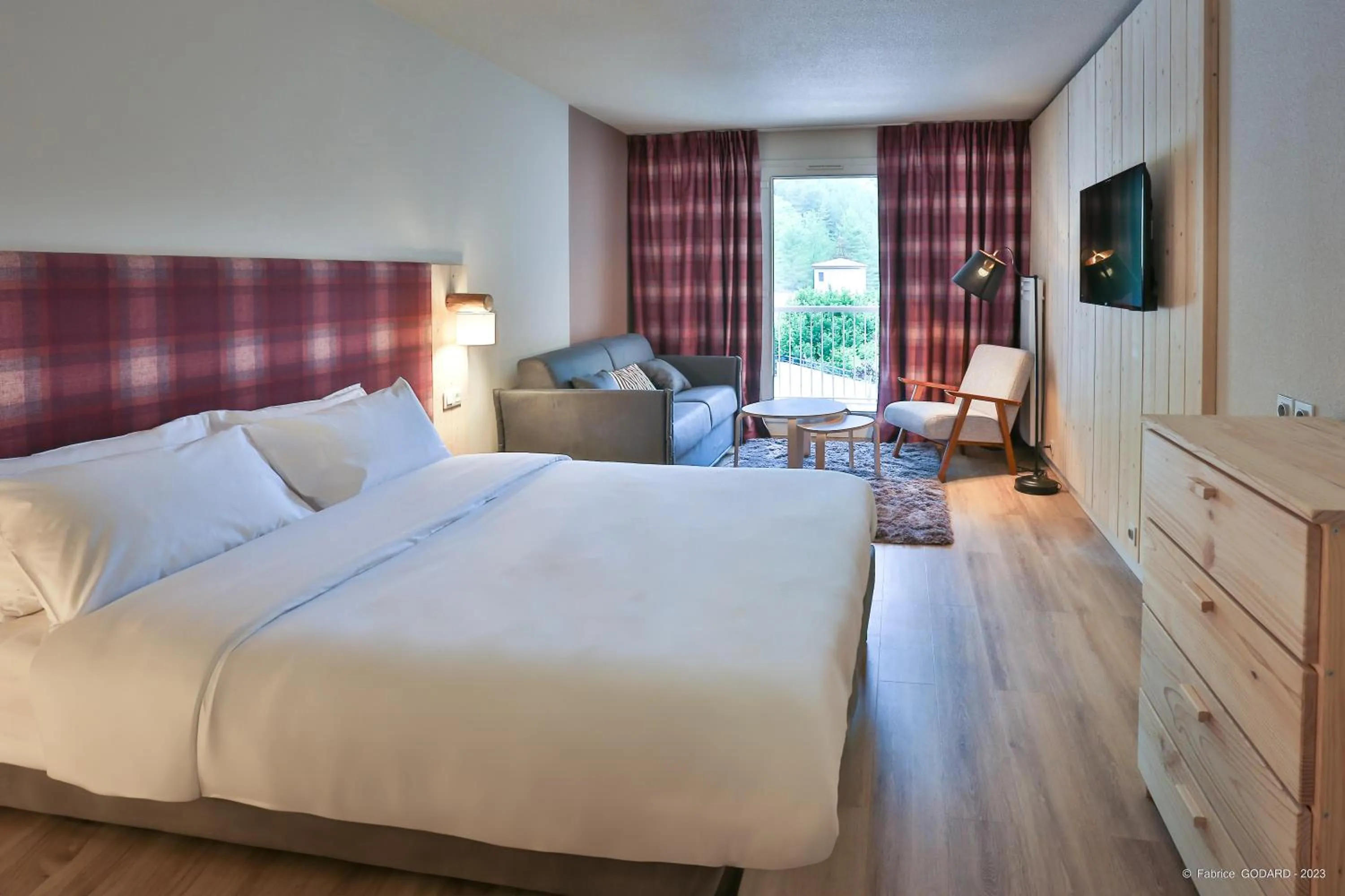 Photo of the whole room, Bed in Hôtel Le Refuge des Sources