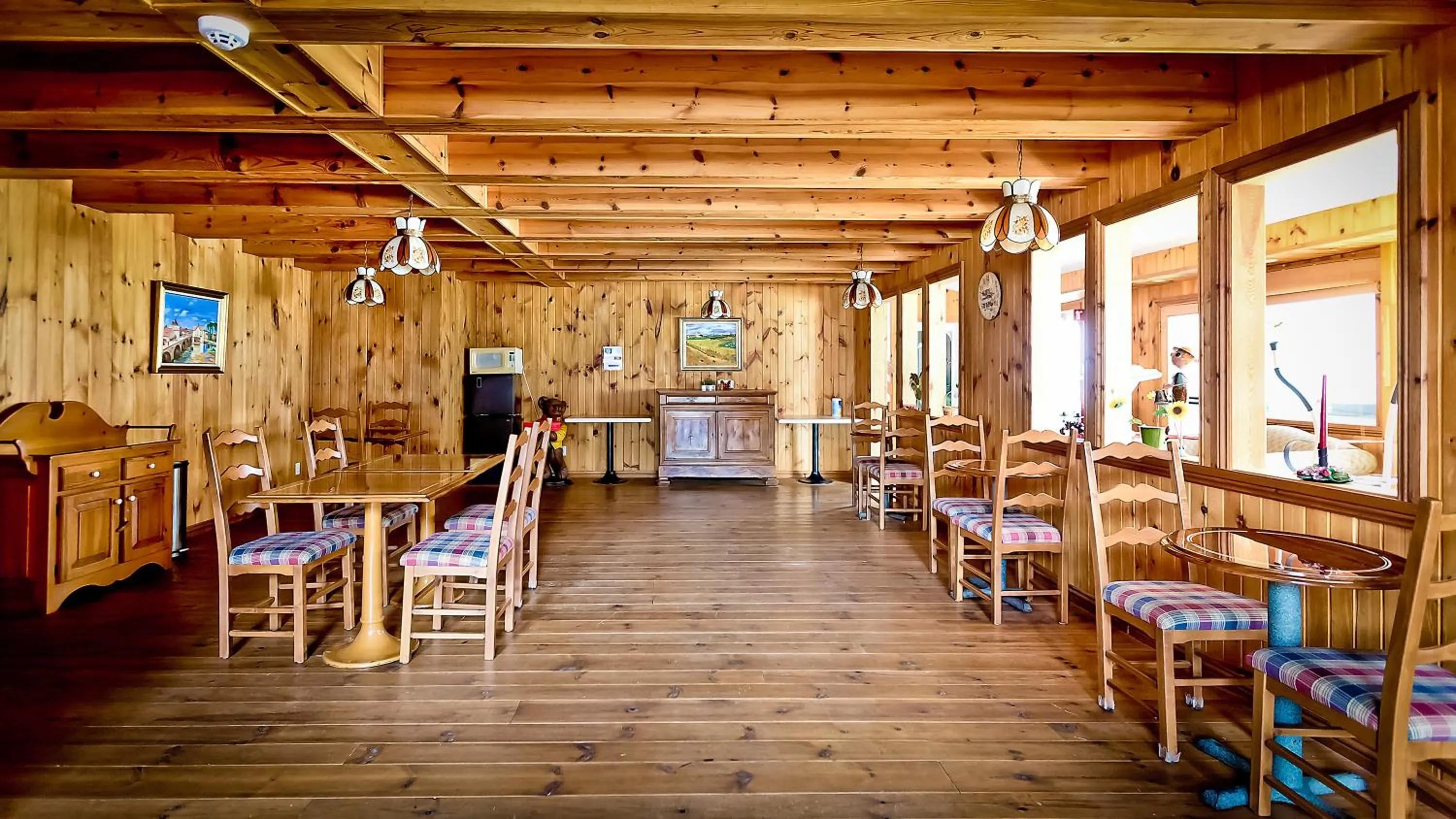 Restaurant/places to eat in Auberge Papillon Lune