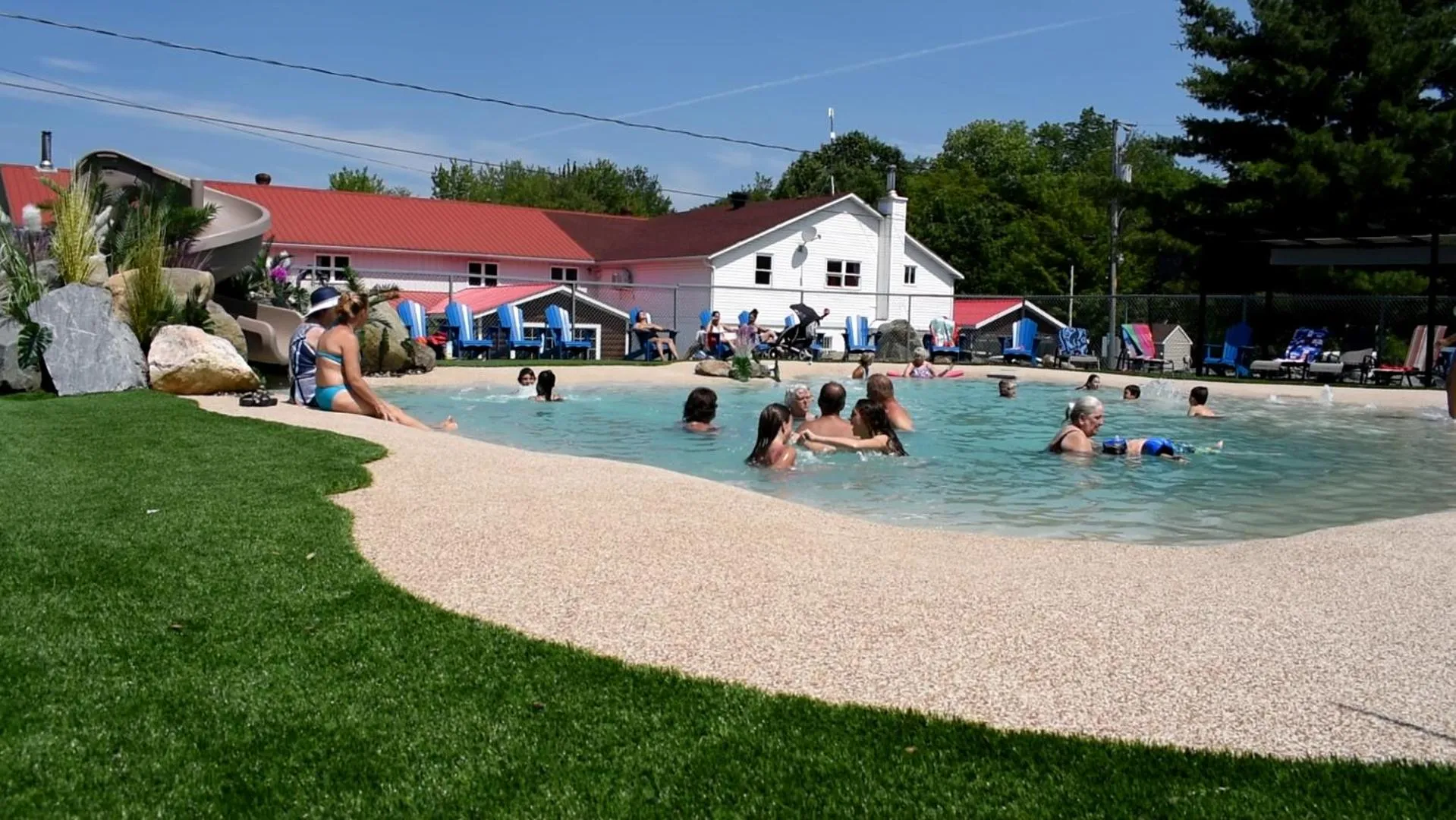 People in Auberge Papillon Lune