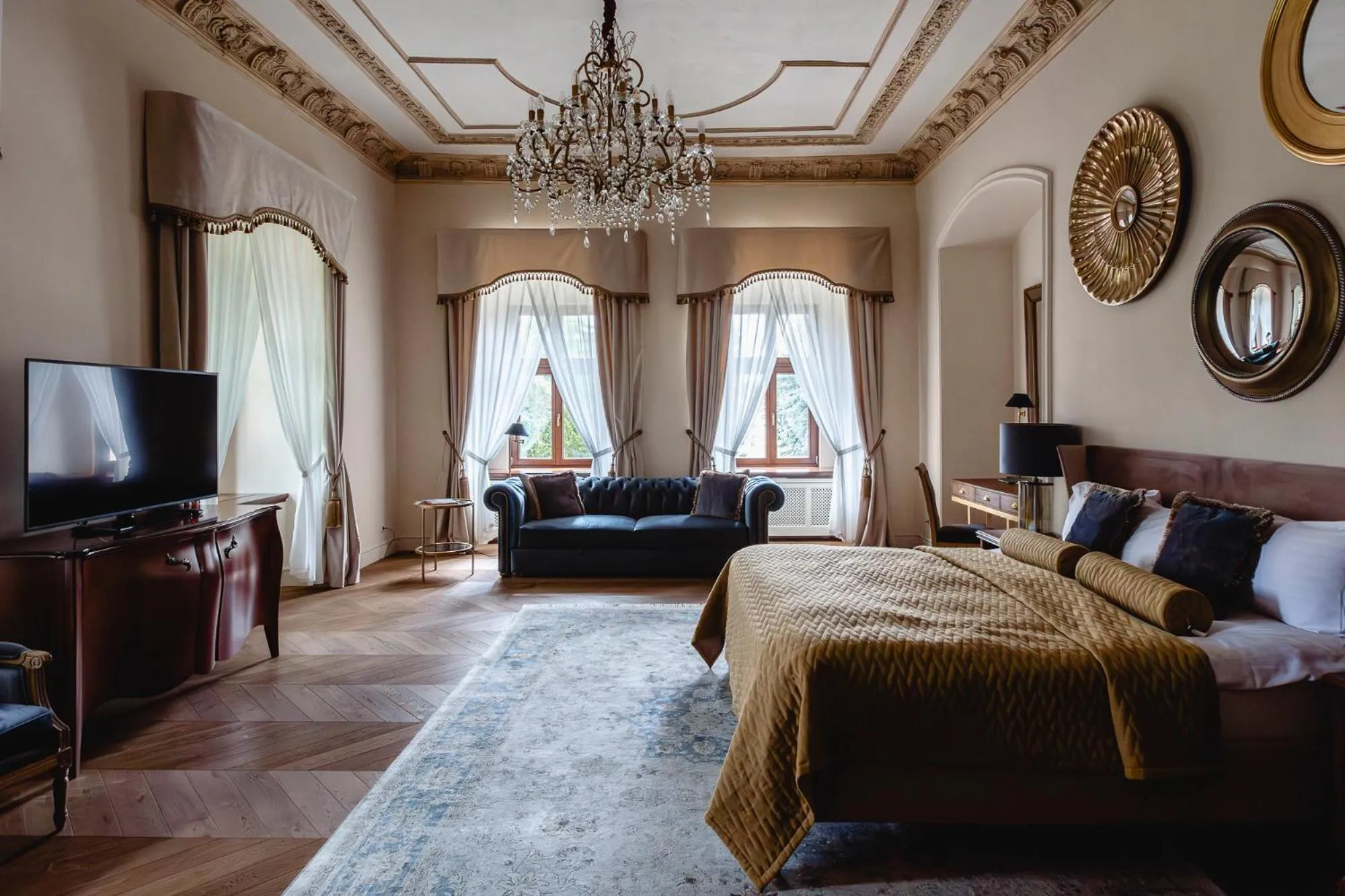 Photo of the whole room, Bed in Pałac Mojęcice