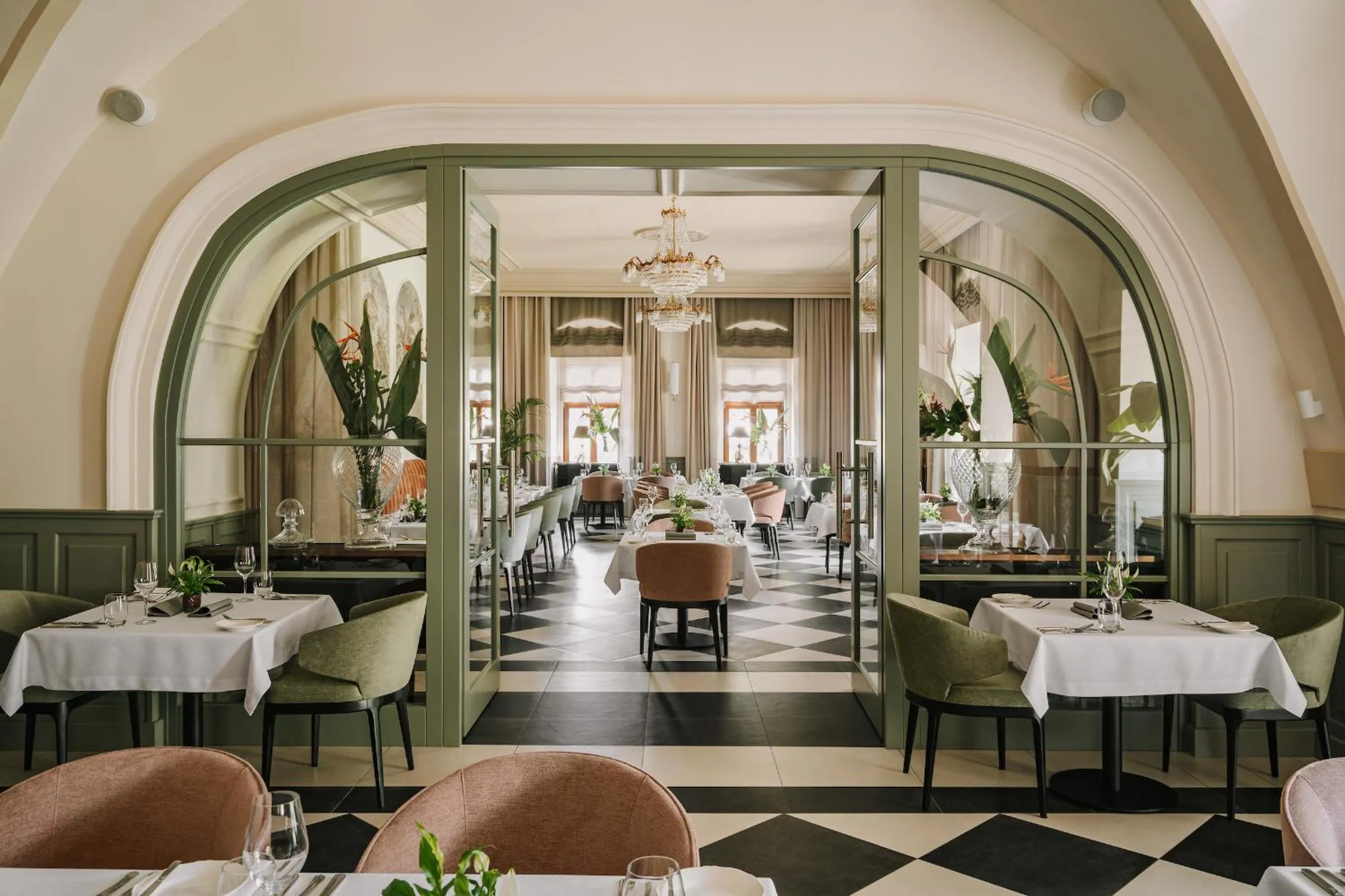 Restaurant/places to eat in Pałac Mojęcice