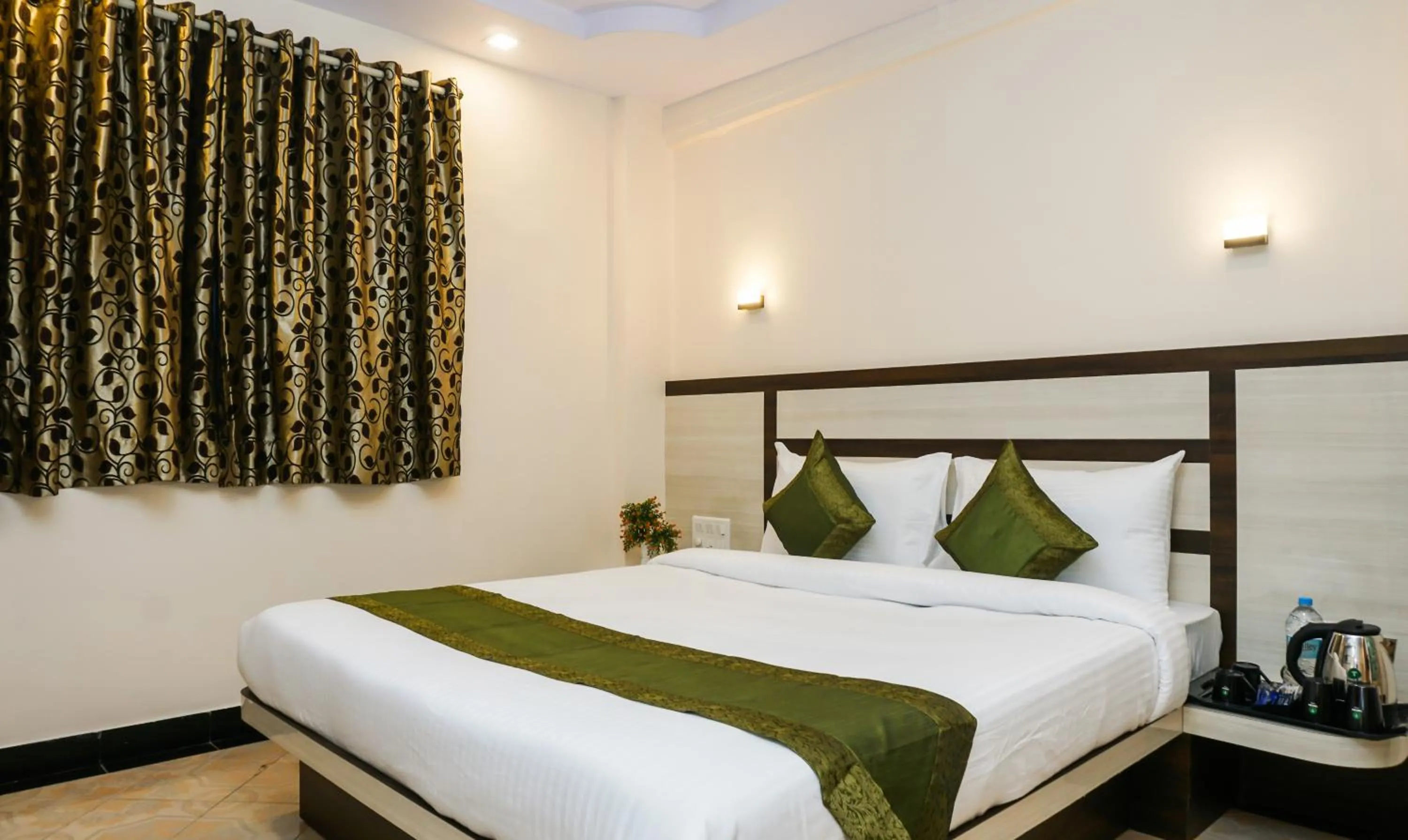 Bedroom, Bed in Treebo Hillway Inn Main Market