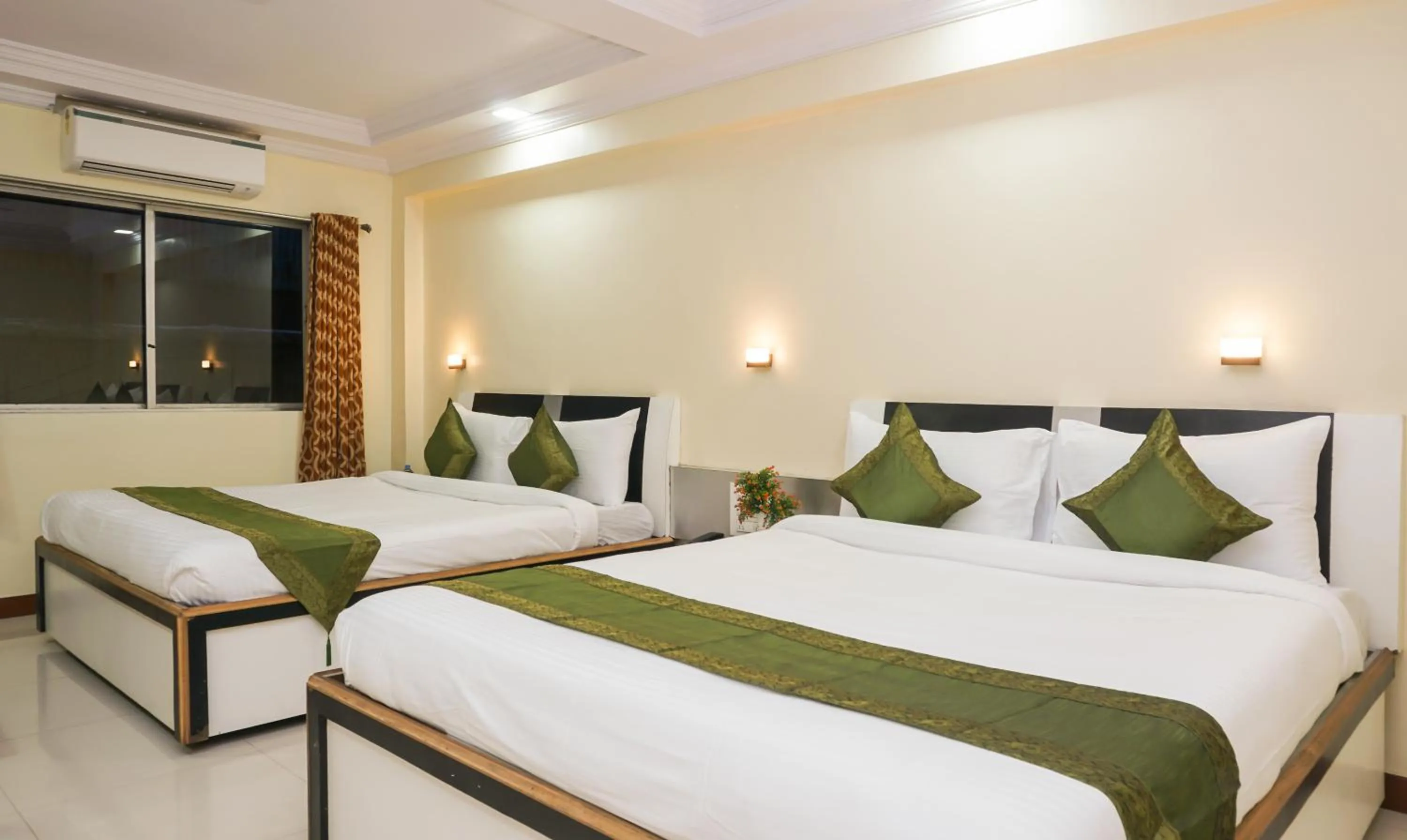 Bedroom, Bed in Treebo Hillway Inn Main Market