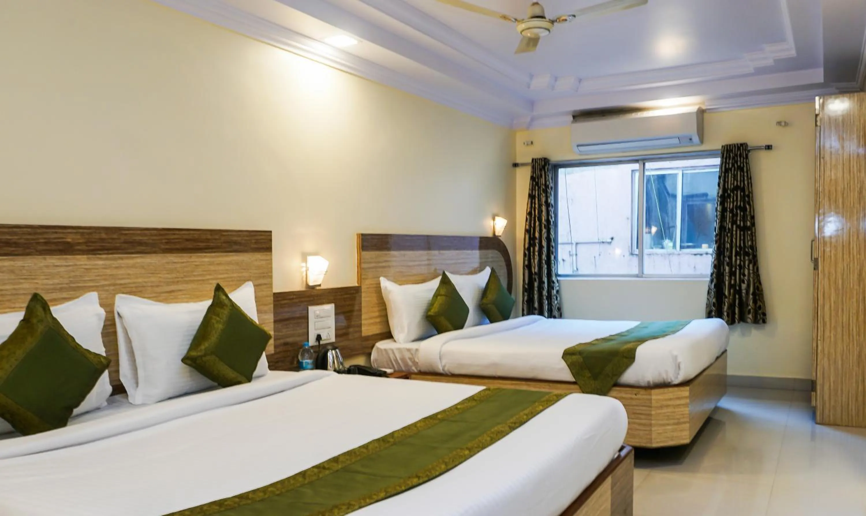 Bedroom, Bed in Treebo Hillway Inn Main Market