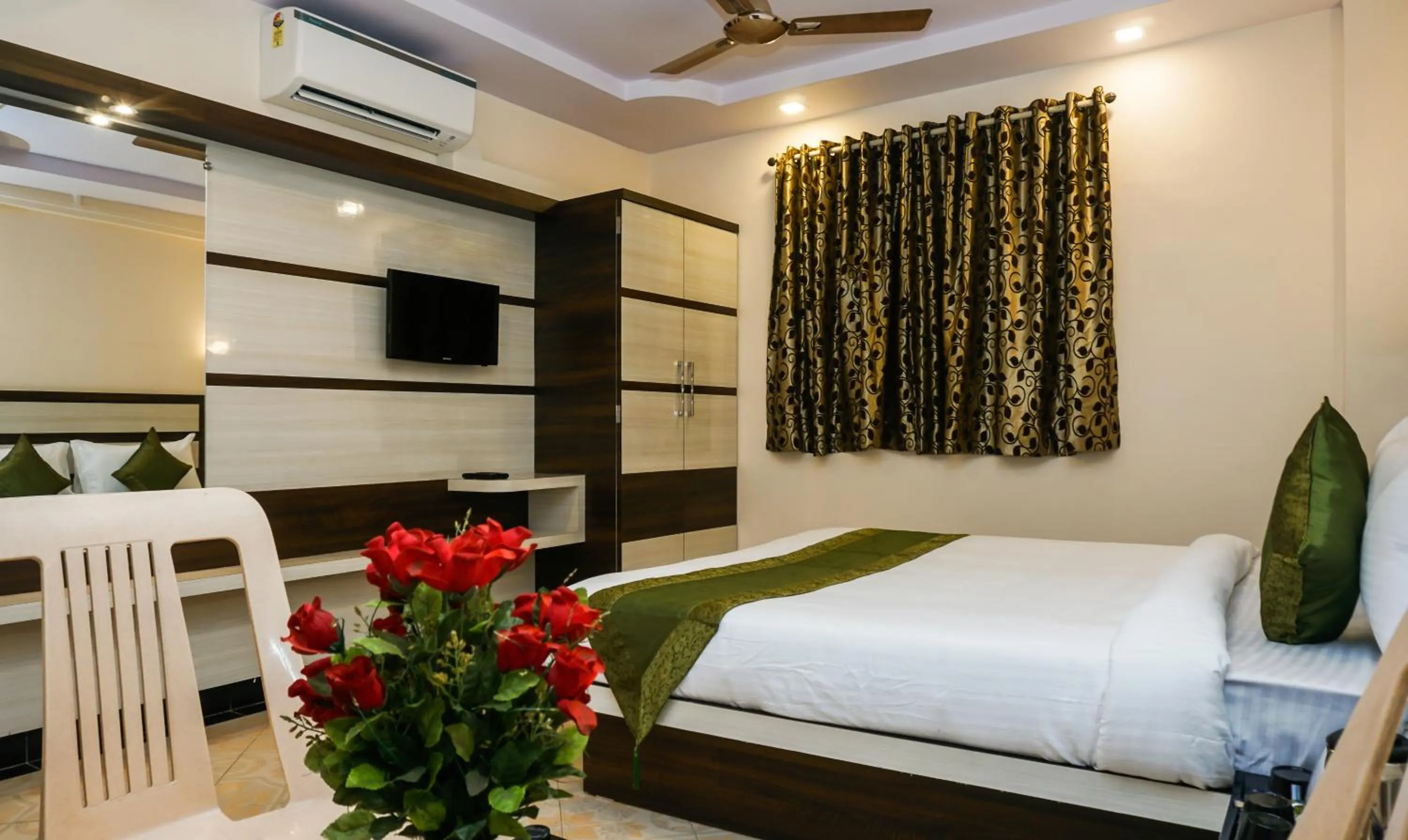 Bedroom, Bed in Treebo Hillway Inn Main Market