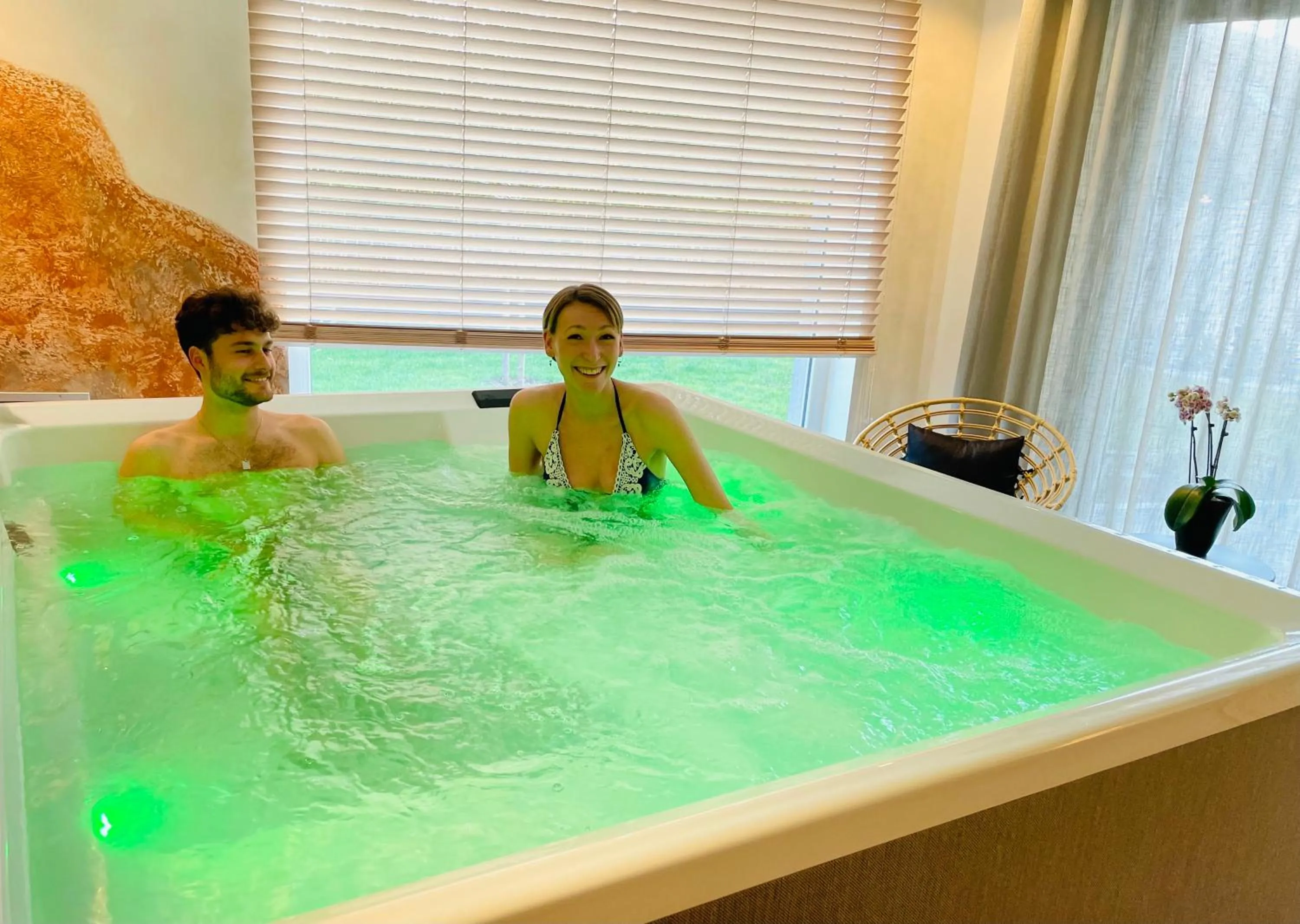 Hot Tub in Maison d hotes Coeur de Village Alsace & spa