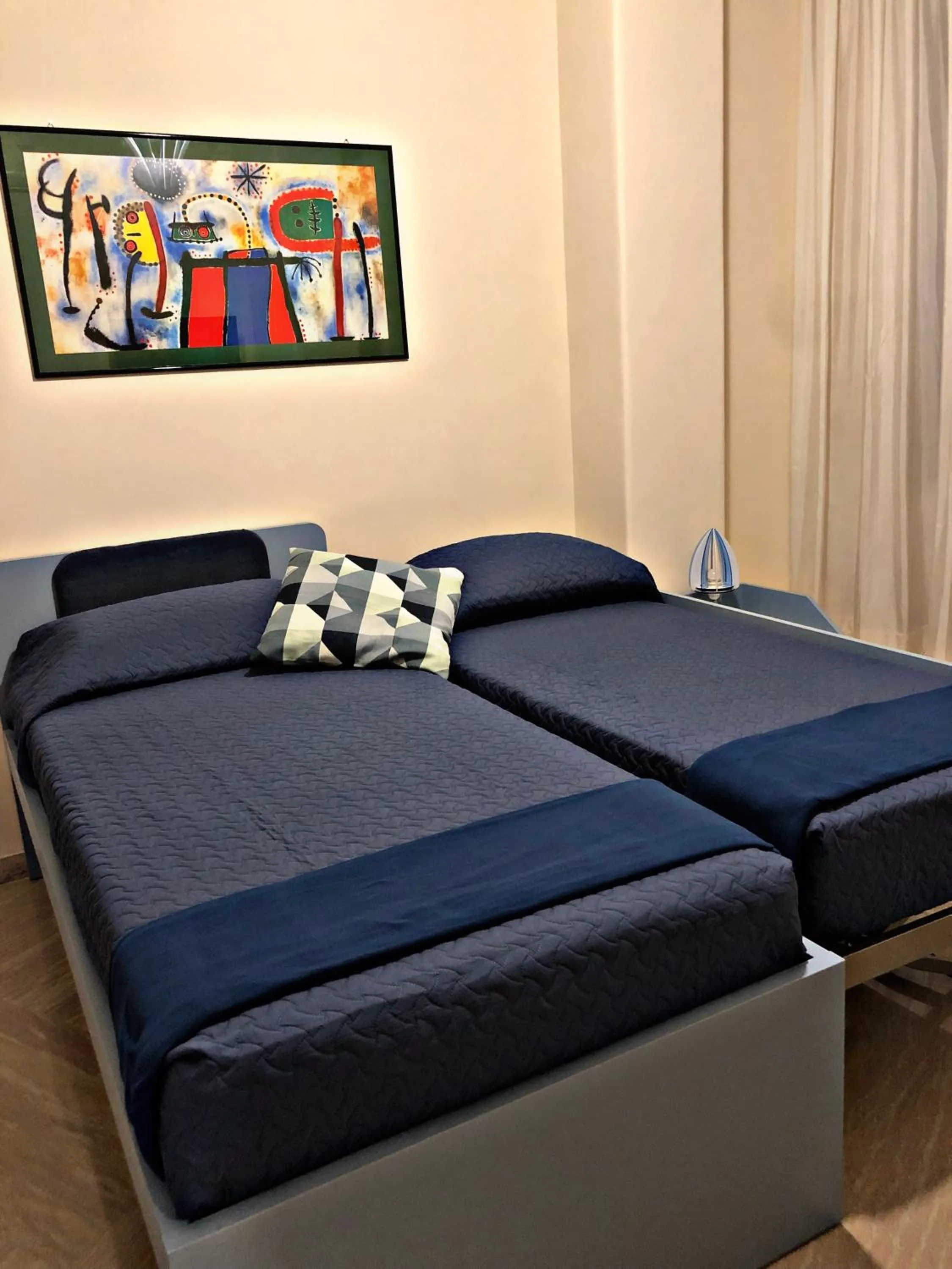 Photo of the whole room, Bed in Napoli City Inn