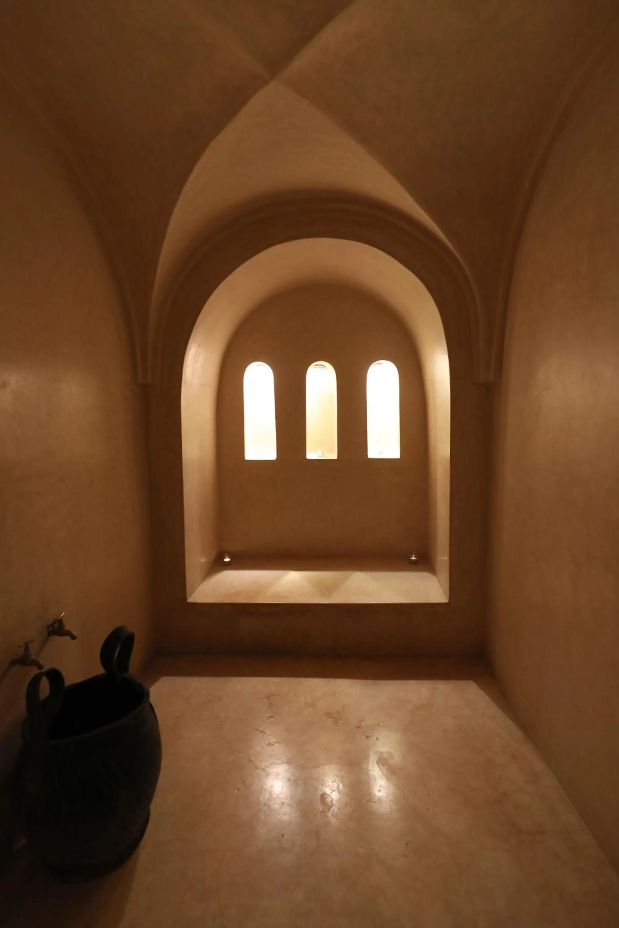 Steam room in Riad Azzouna 13