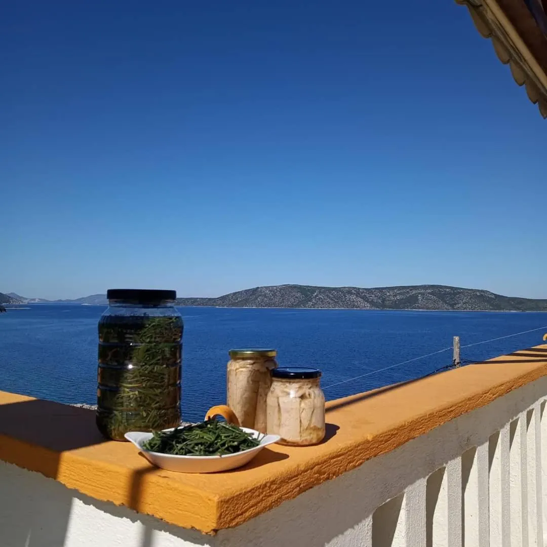 Restaurant/places to eat in Agnanti Hotel