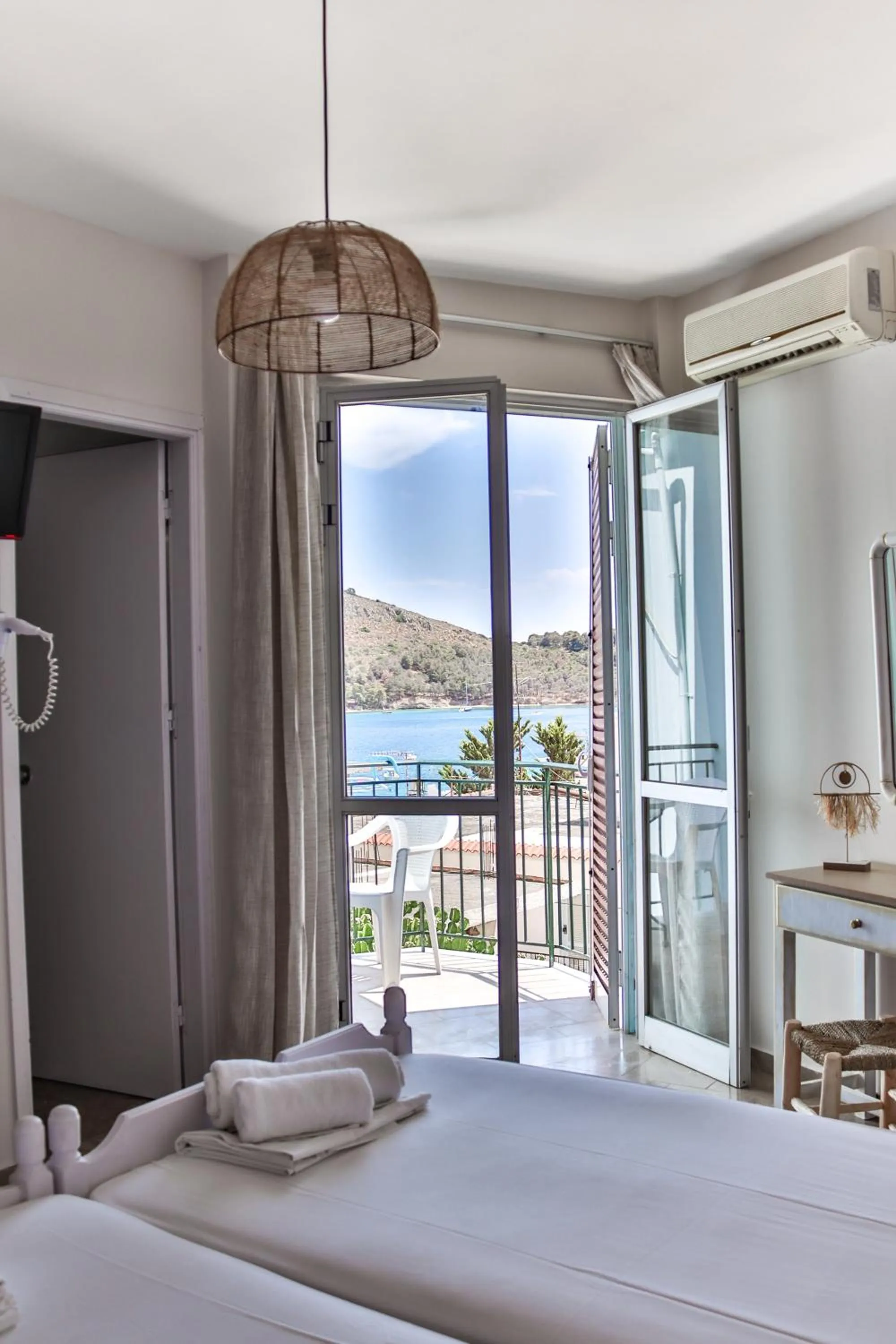 Sea view, Bed in Bob's Apartments