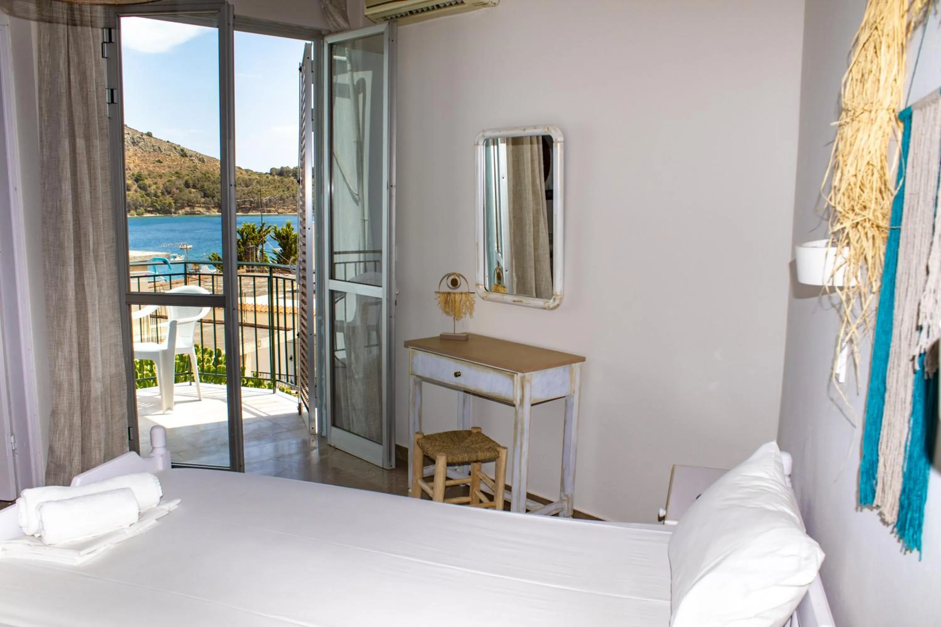 Balcony/Terrace, Bed in Bob's Apartments