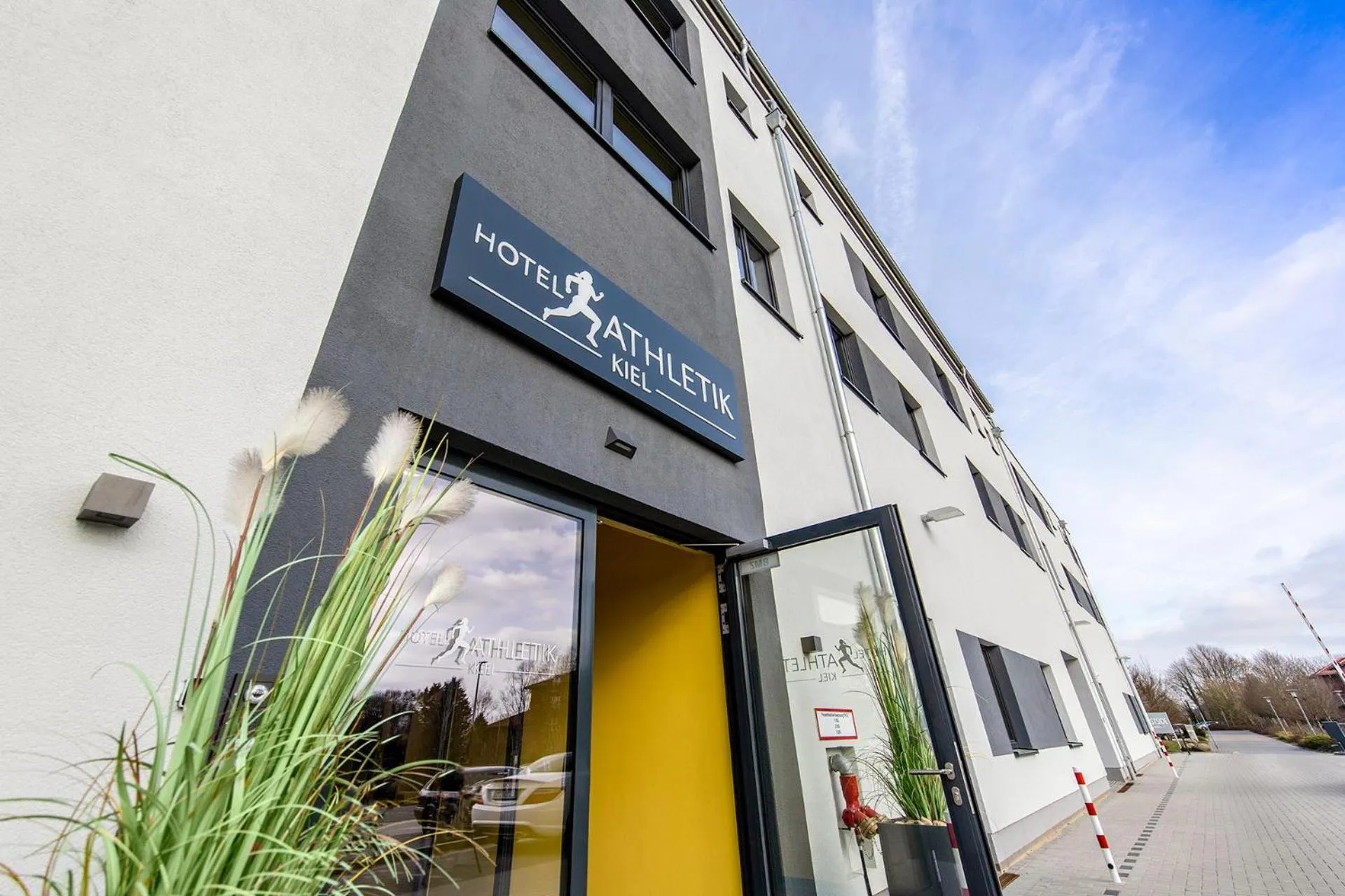 Facade/entrance in Hotel Athletik Kiel