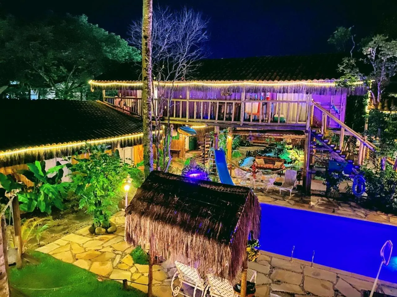 Night in Pousada Papaya Container