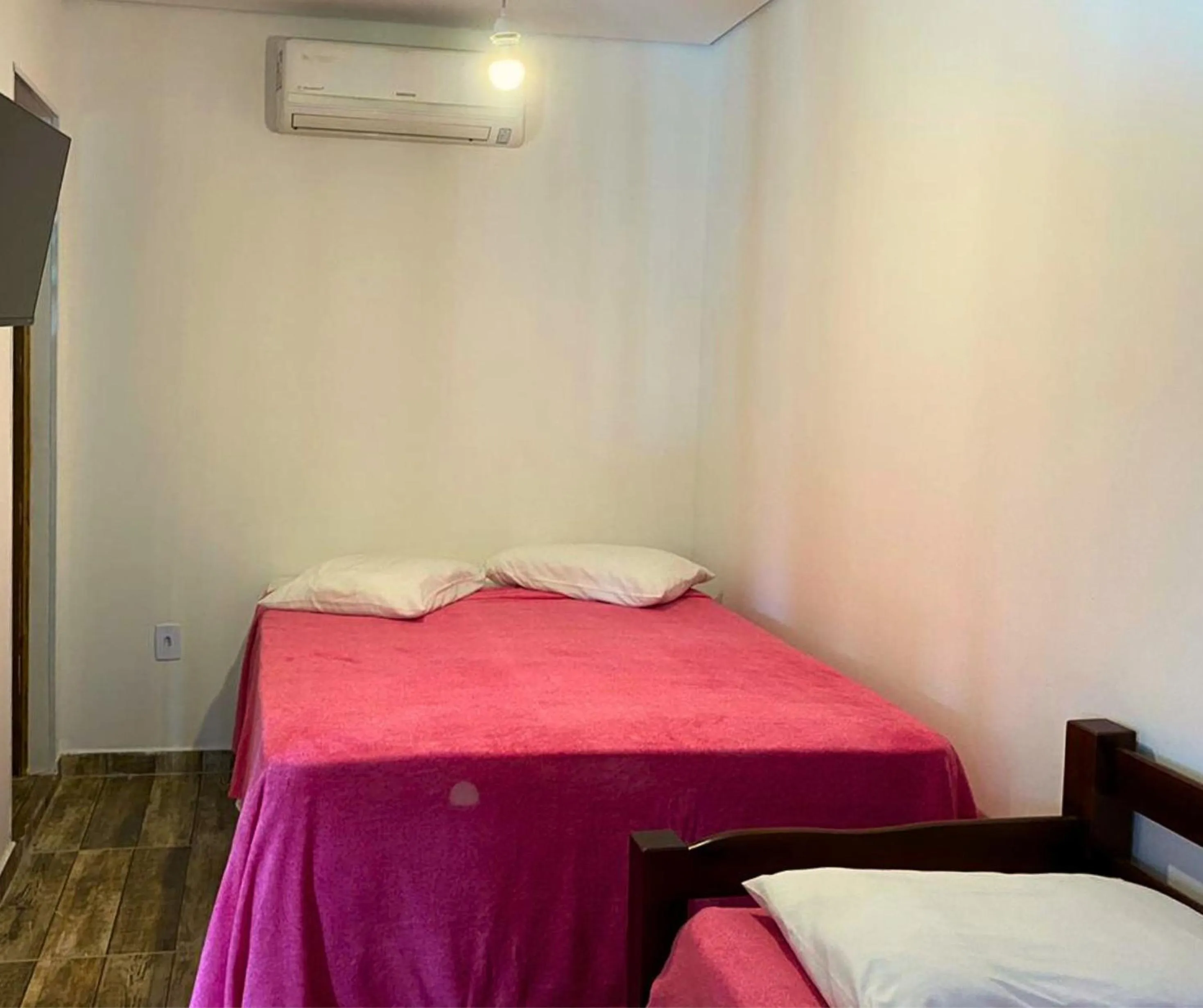 Bed in Pousada Papaya Container