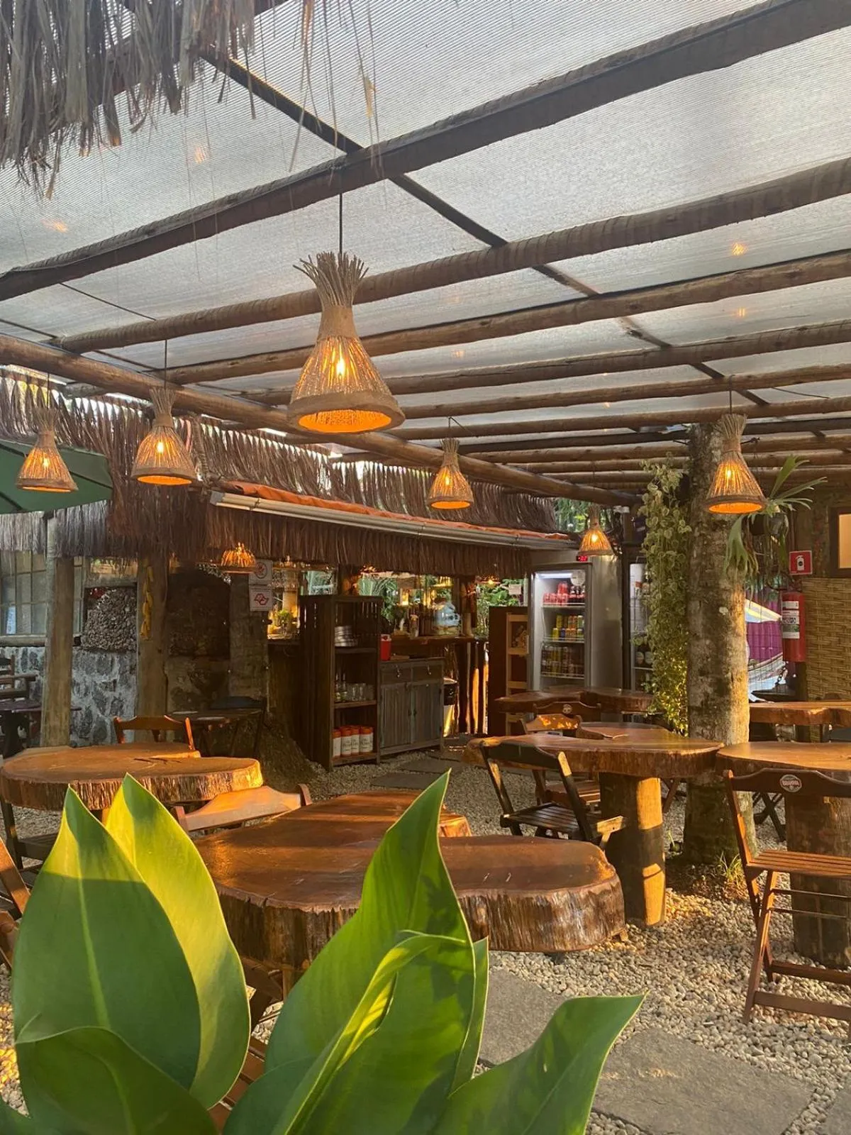 Restaurant/places to eat in Pousada Papaya Container