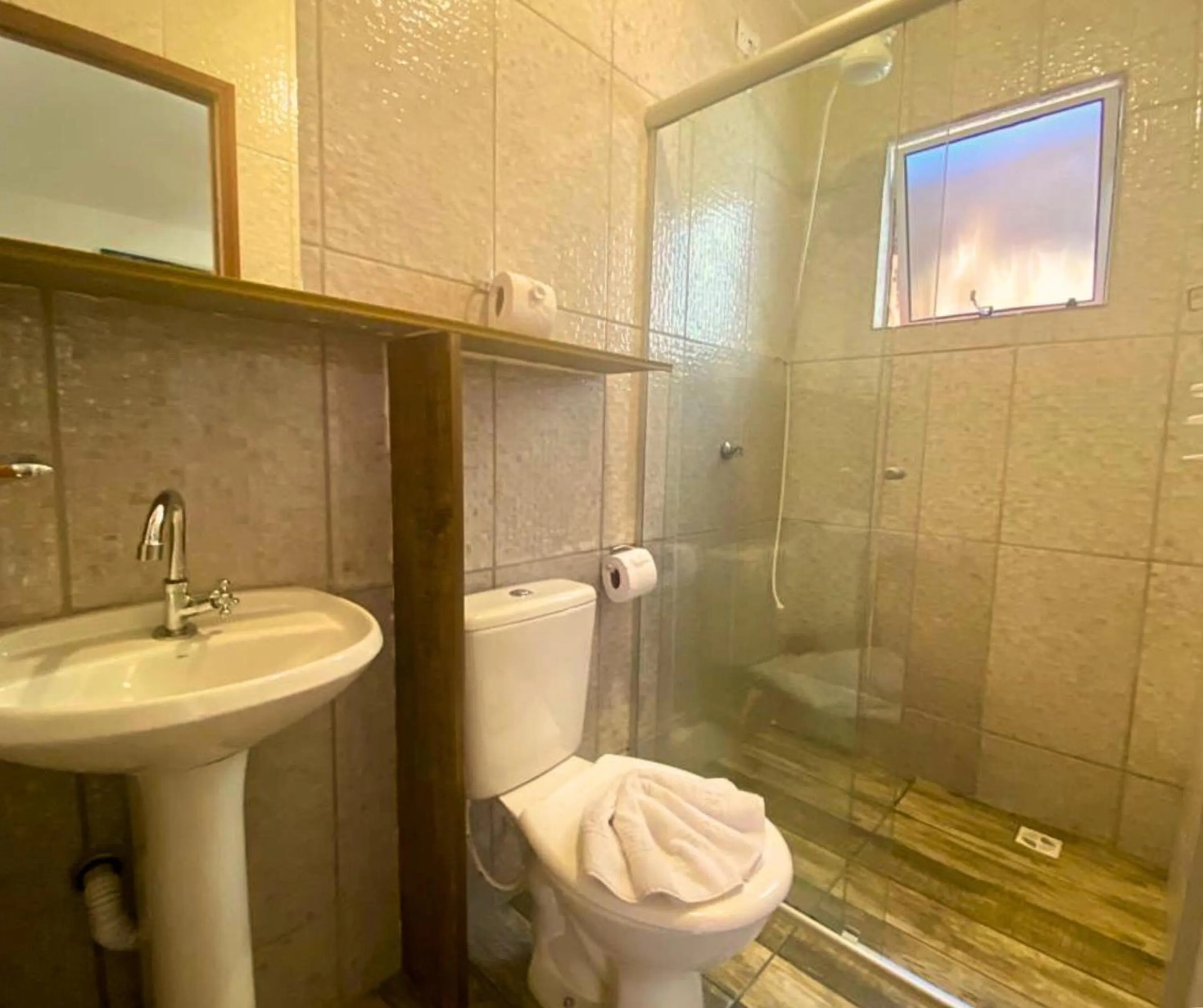 Shower in Pousada Papaya Container