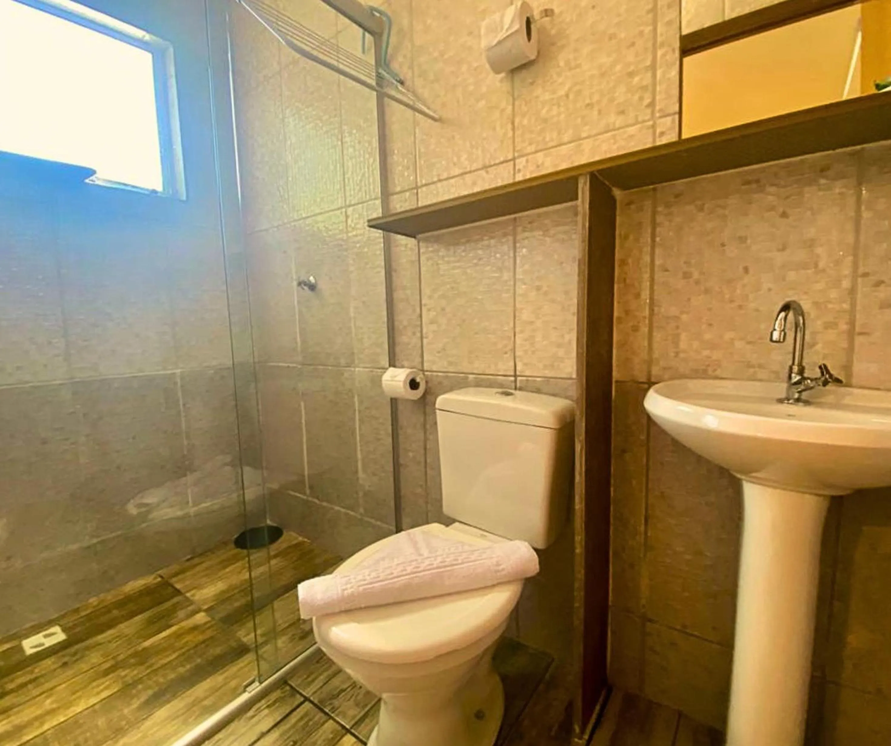 Shower in Pousada Papaya Container