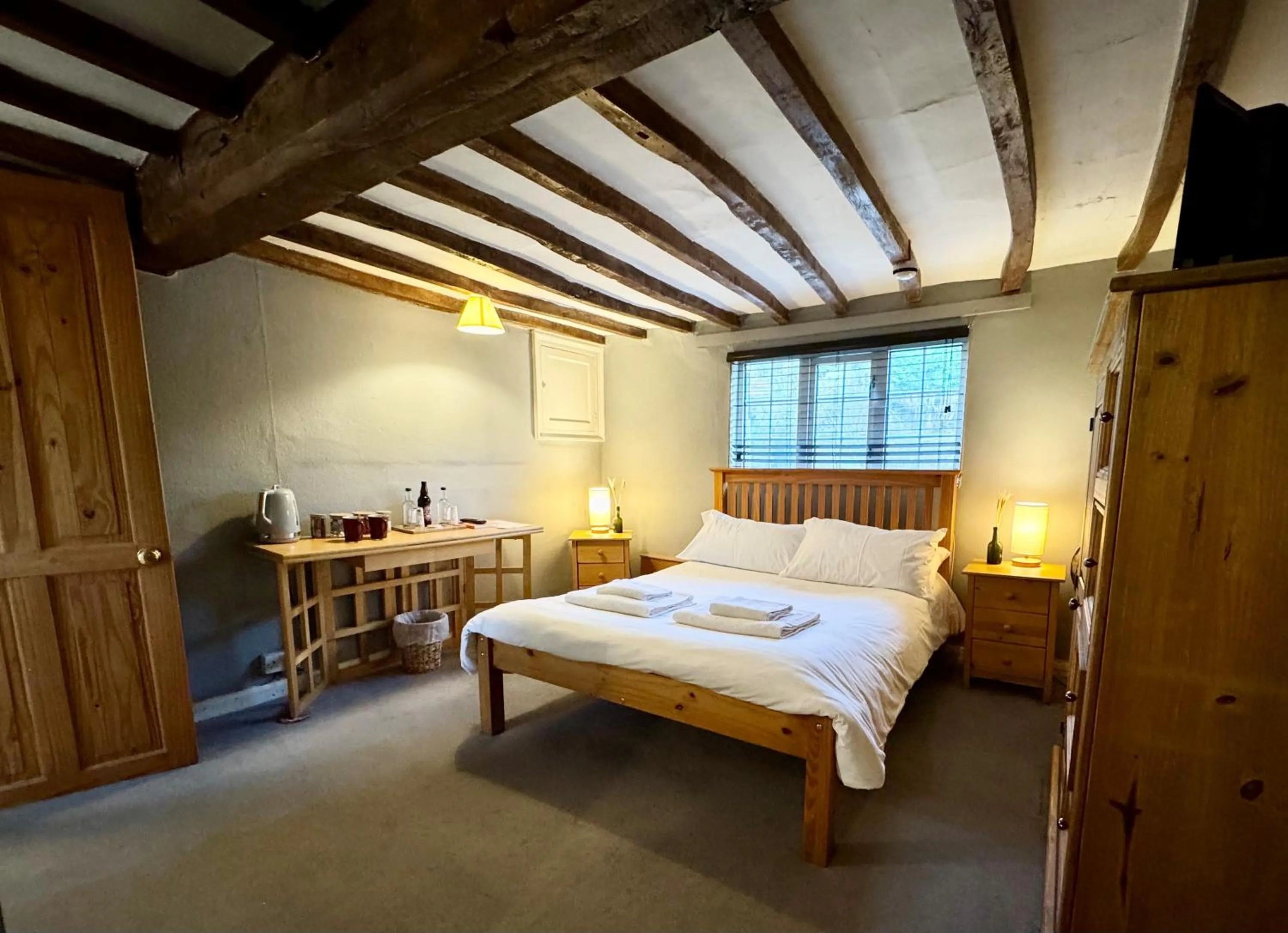 Bedroom, Bed in The Pear Tree