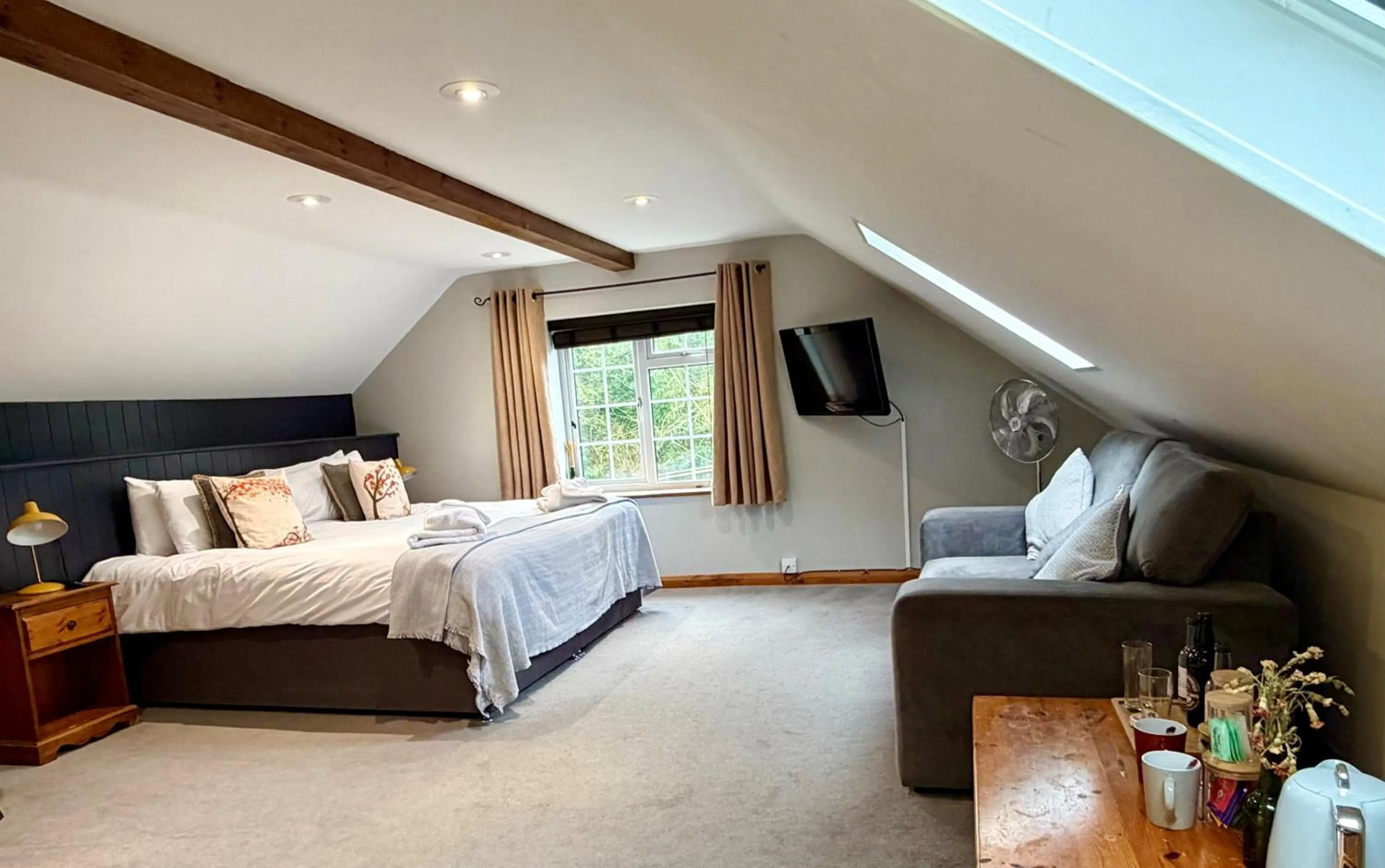 Photo of the whole room, Bed in The Pear Tree