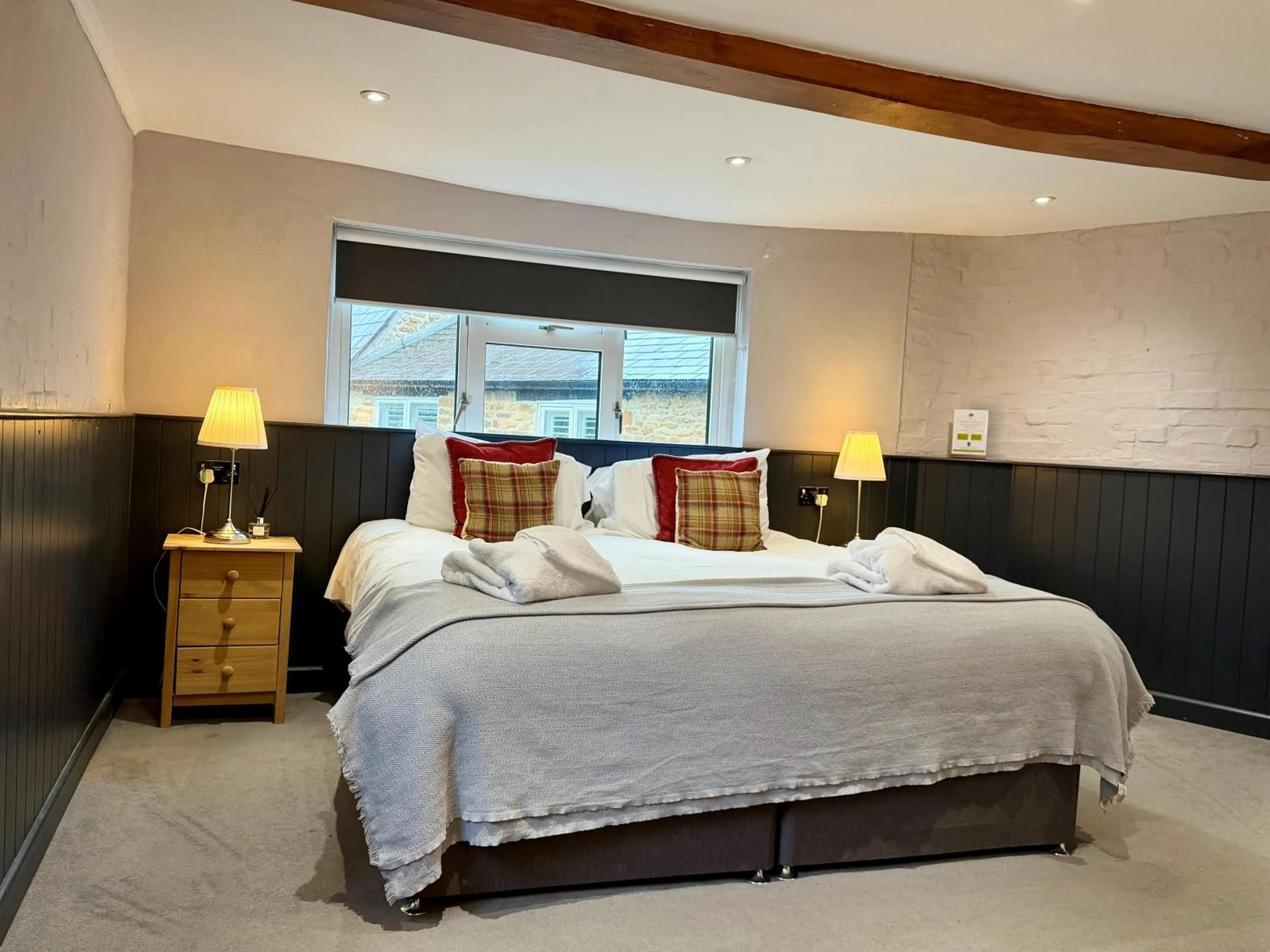 Bedroom, Bed in The Pear Tree