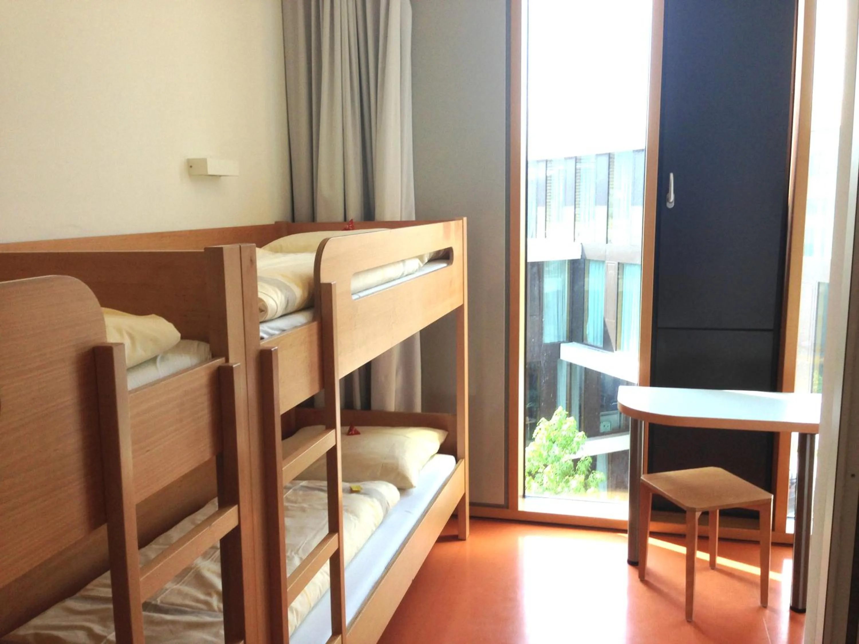 Photo of the whole room, Bed in Jugendherberge Stuttgart Neckarpark