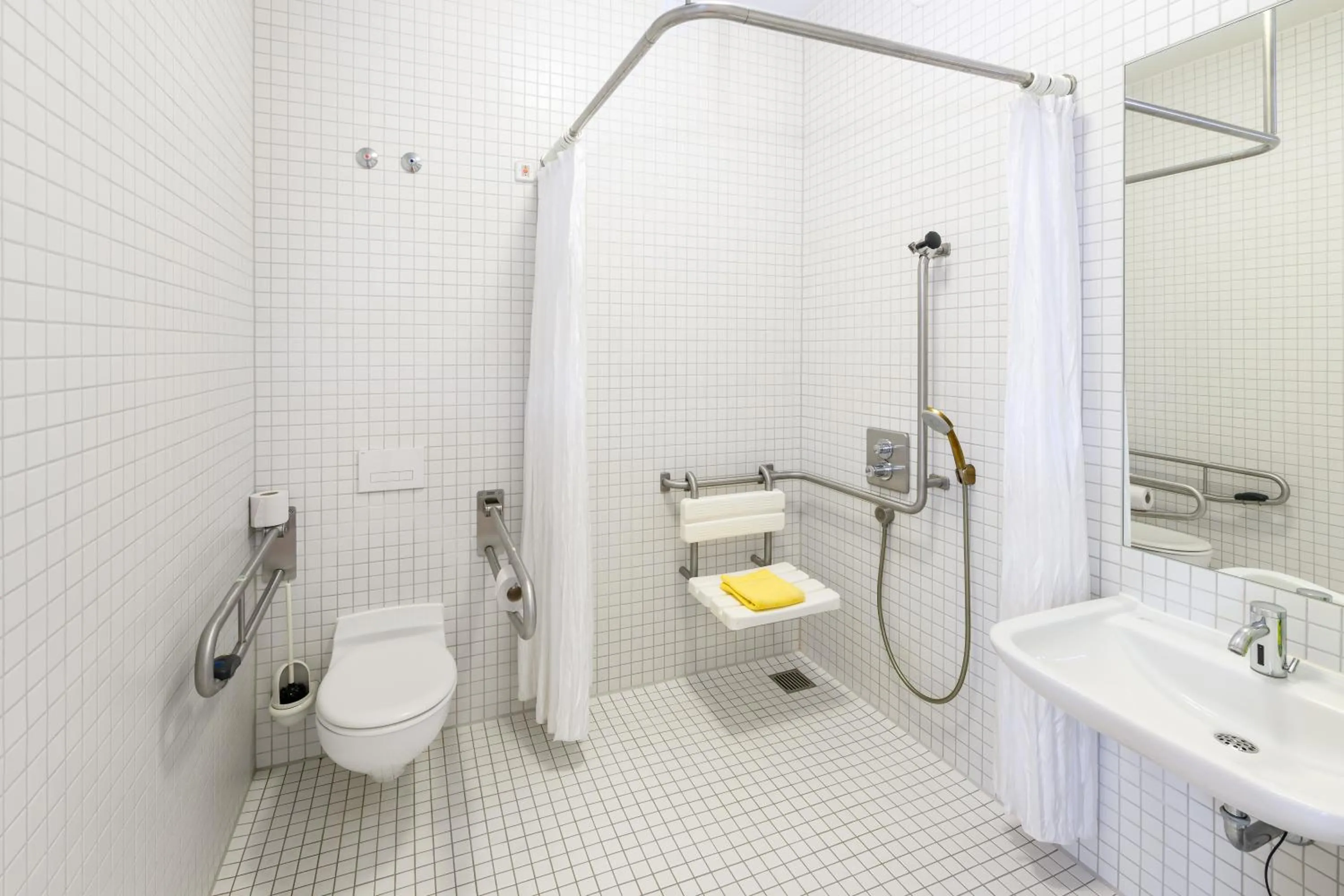 Bathroom in Jugendherberge Stuttgart Neckarpark