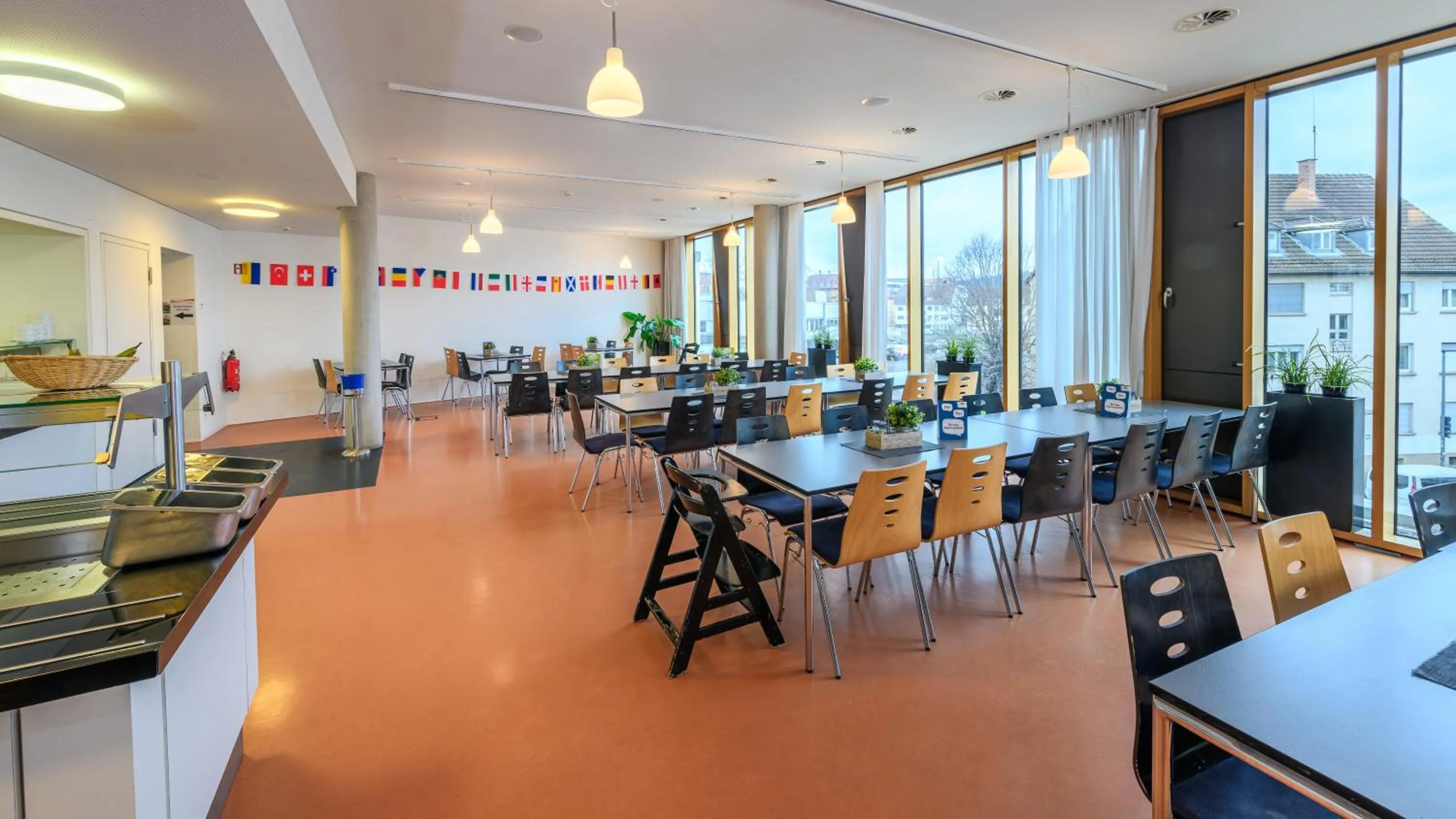 Restaurant/places to eat in Jugendherberge Stuttgart Neckarpark