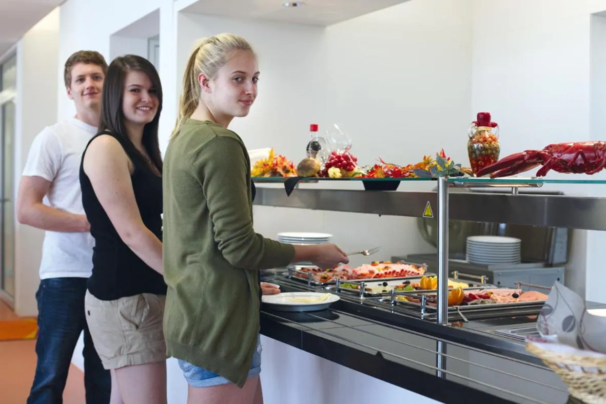 Restaurant/places to eat in Jugendherberge Stuttgart Neckarpark