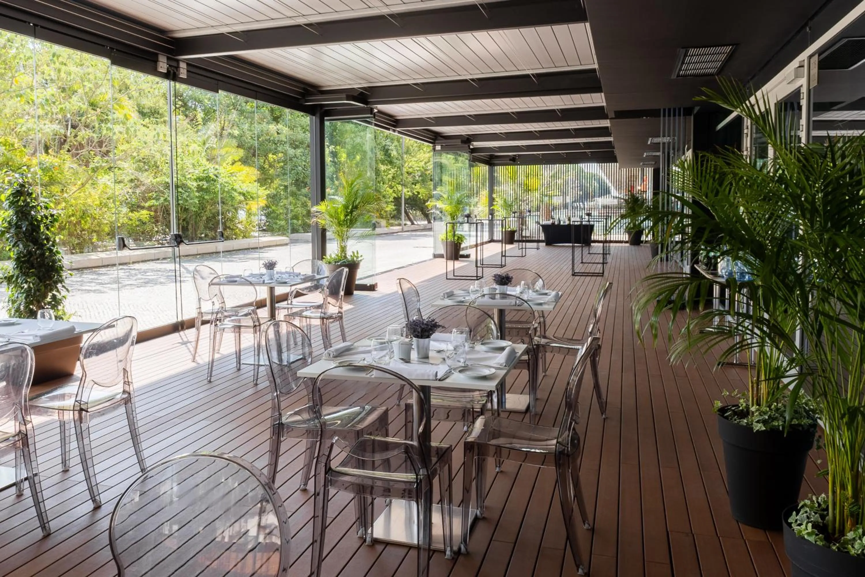 Lounge or bar in MYRIAD by SANA Hotels