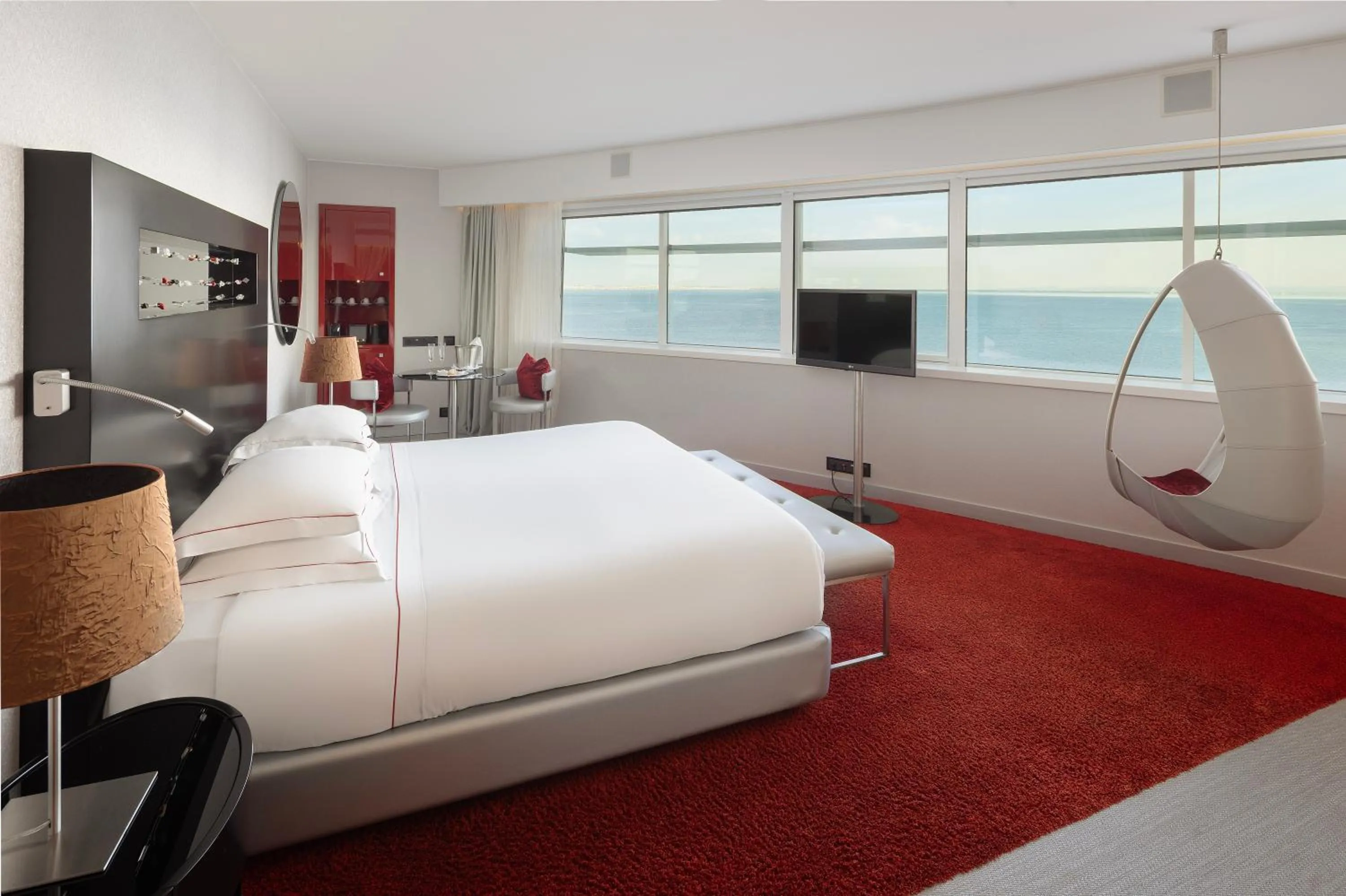 Bedroom, Bed in MYRIAD by SANA Hotels