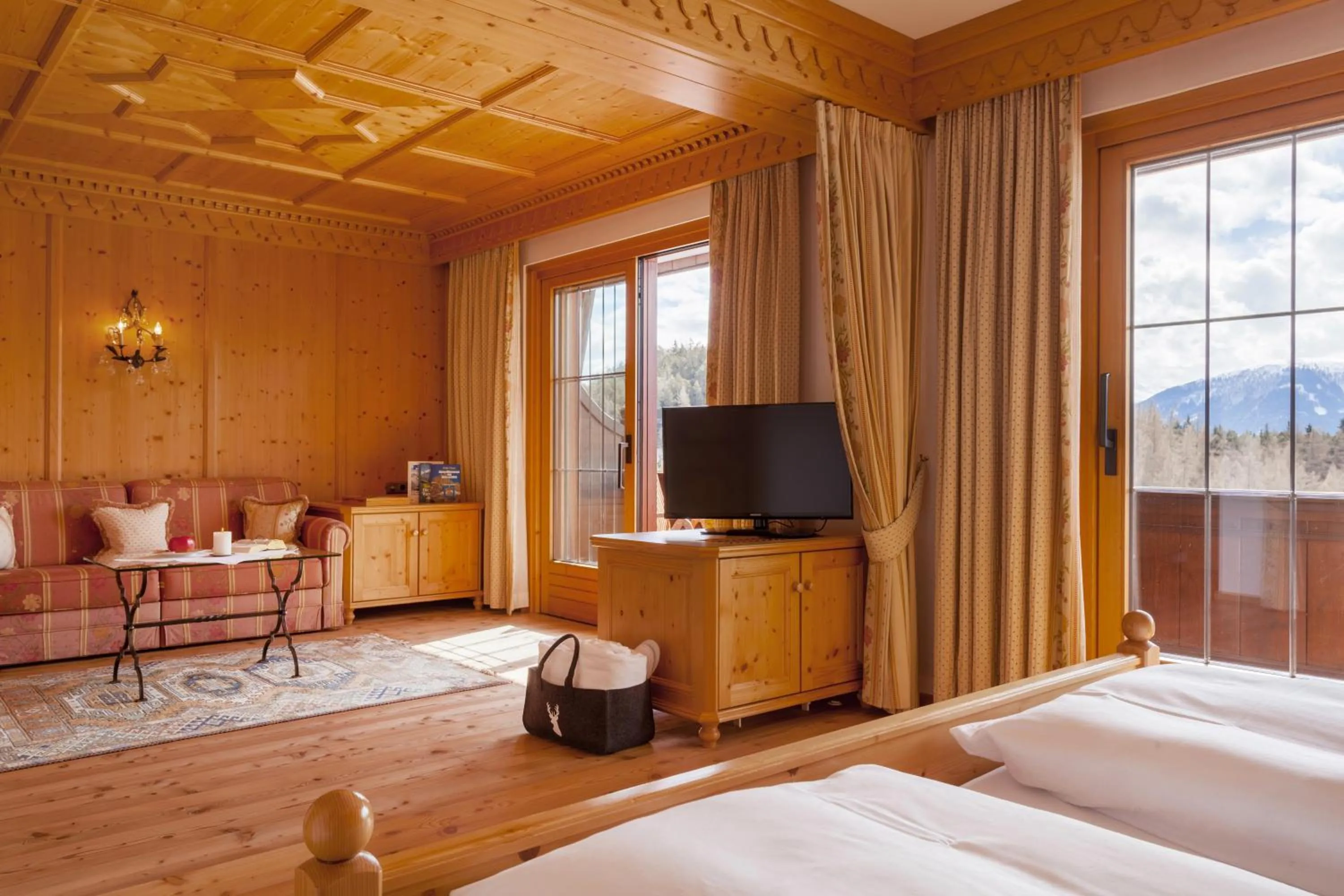 Spring, Bed in Hotel Lärchenhof Natur