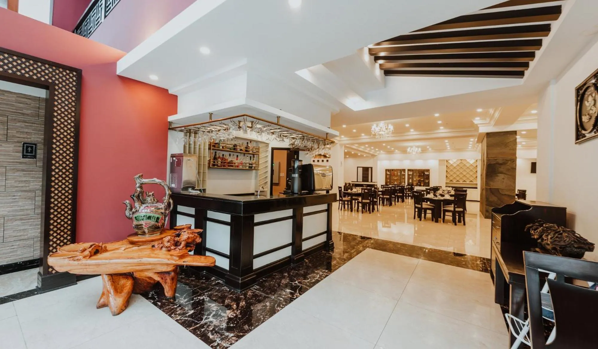 Restaurant/places to eat in Nobility Grand Hotel