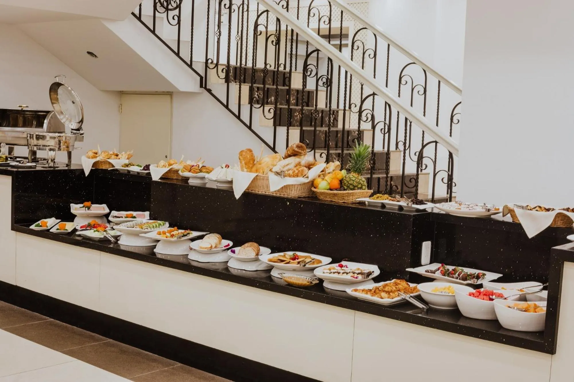 Food and drinks in Nobility Grand Hotel